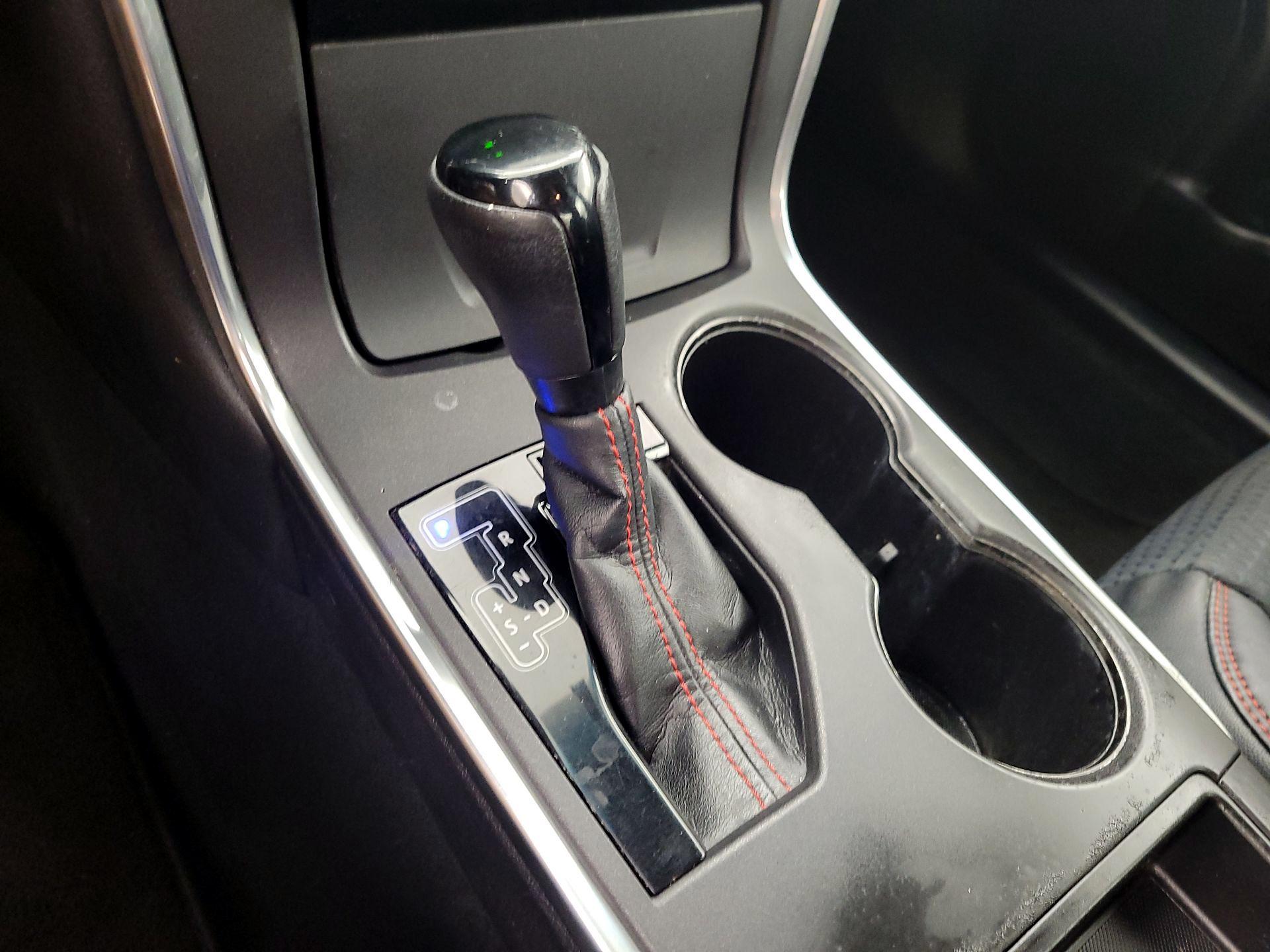 Thumbnail: 2015 Toyota Camry - 17