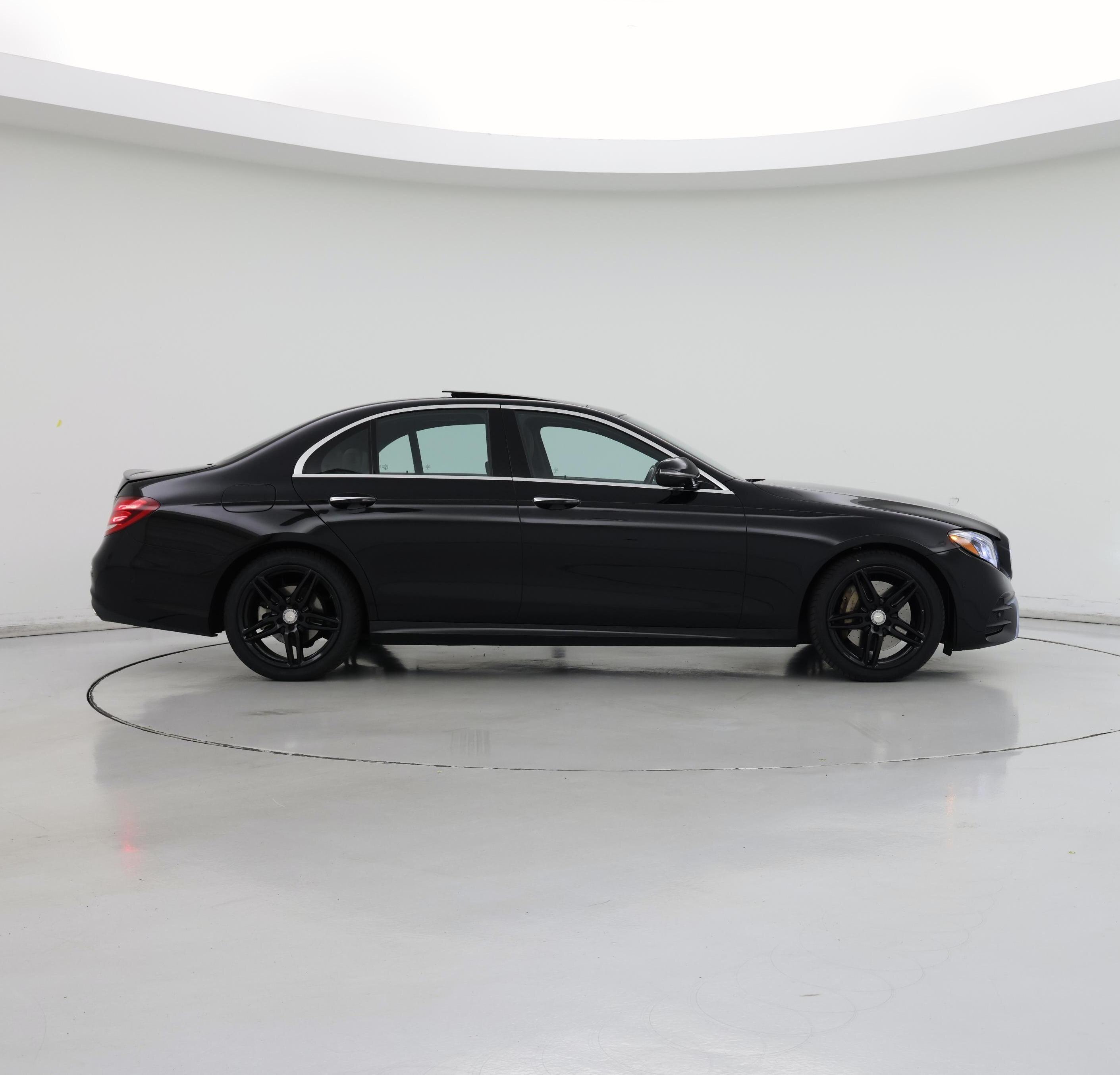 Thumbnail: 2017 Mercedes-Benz E-Class - 7