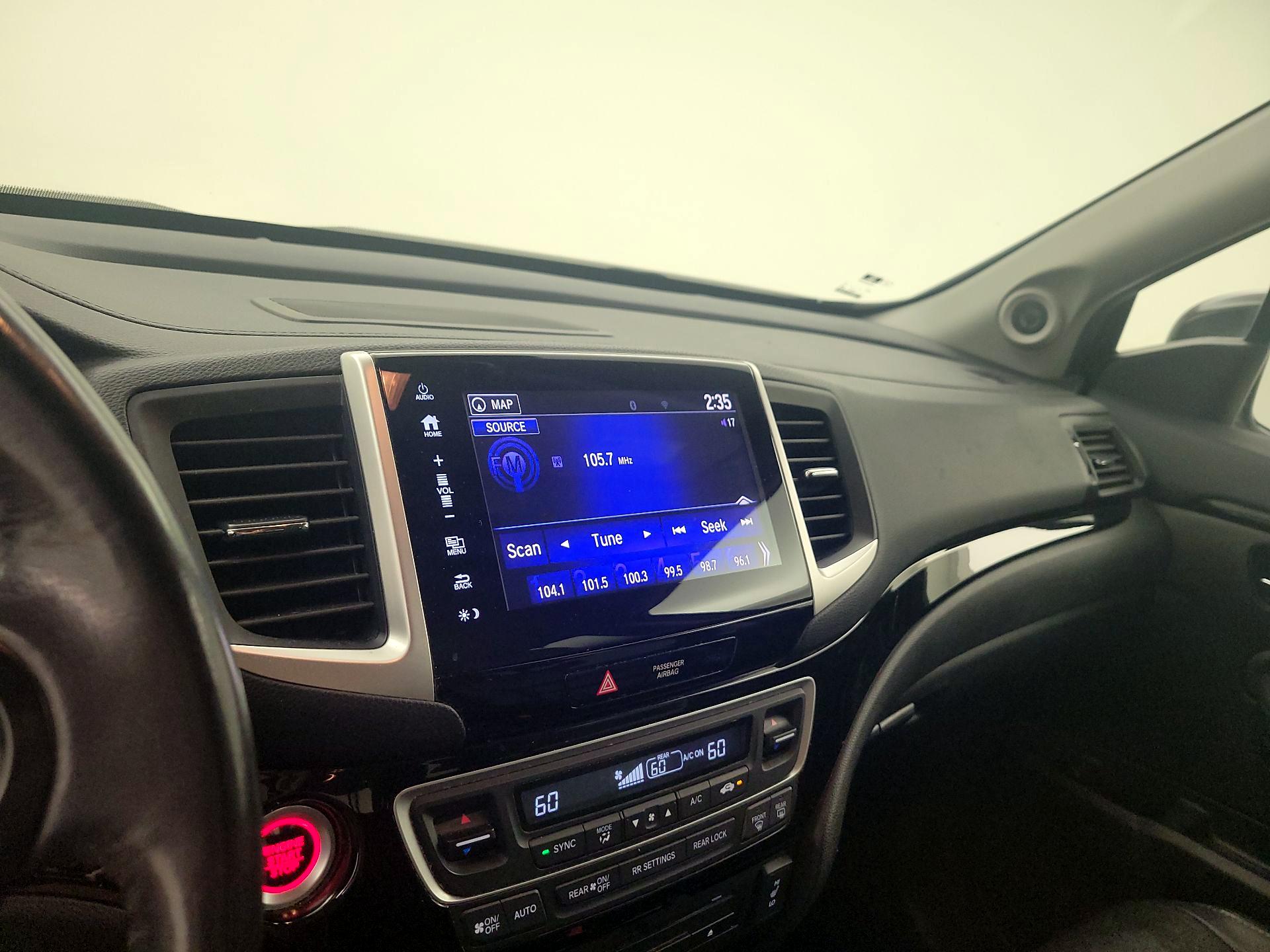 Thumbnail: 2017 Honda Pilot - 16