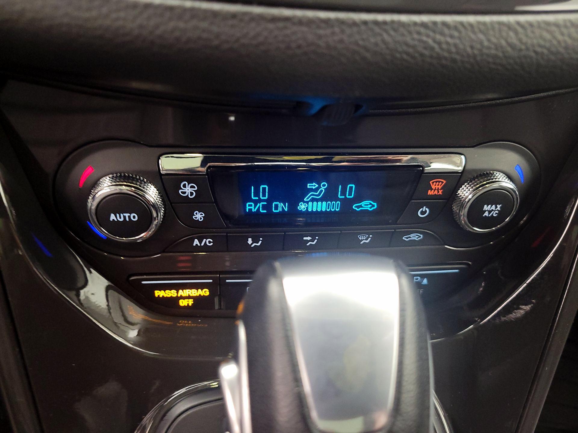 Thumbnail: 2016 Ford Escape - 17
