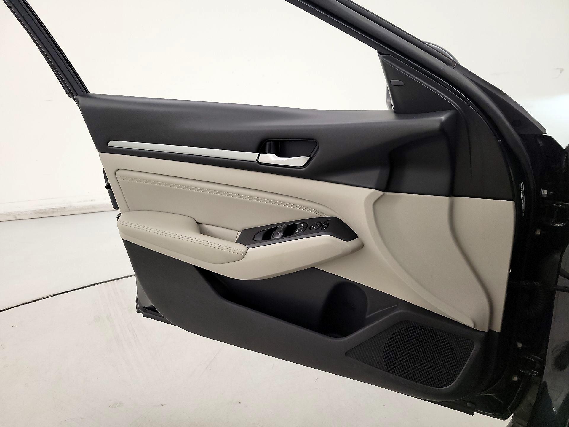 Thumbnail: 2019 Nissan Altima - 12