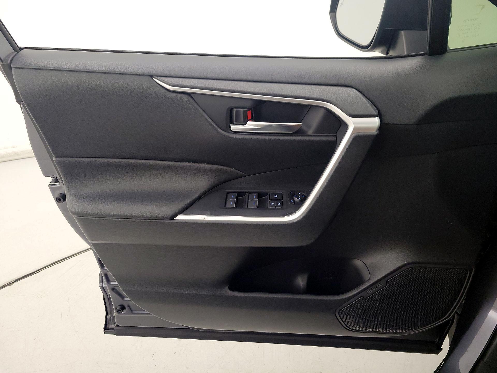 Thumbnail: 2022 Toyota RAV4 - 12