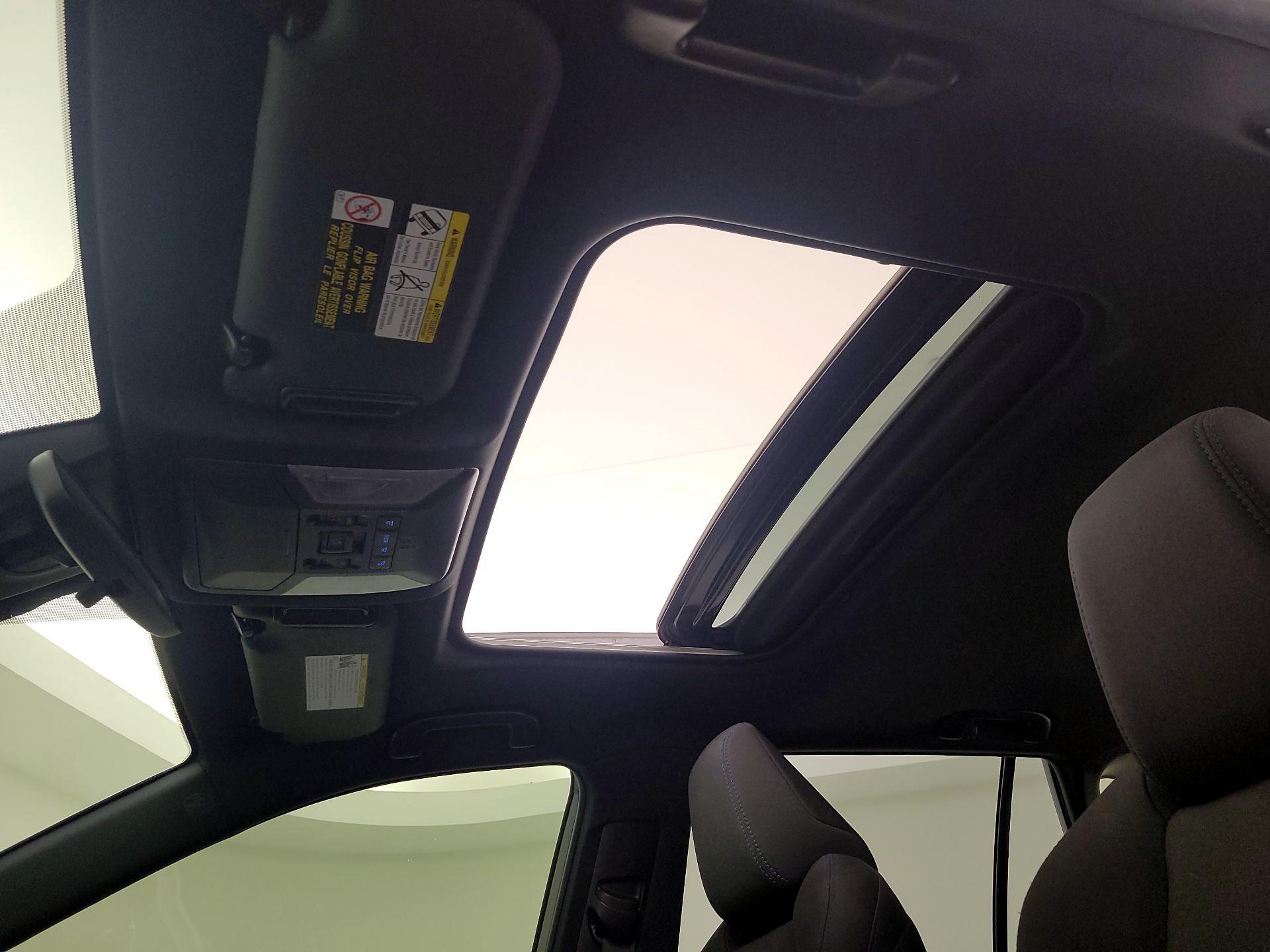 Thumbnail: 2022 Toyota RAV4 - 19