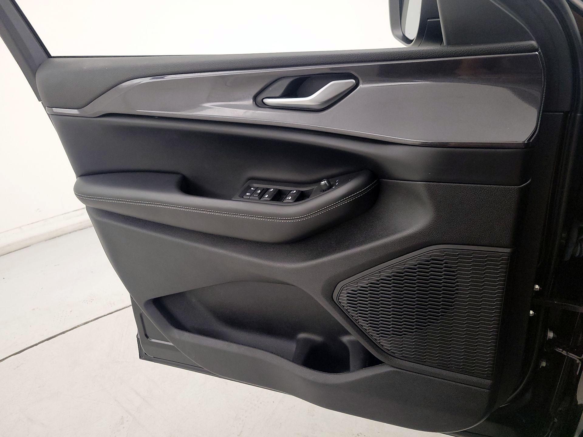 Thumbnail: 2023 Jeep Grand Cherokee - 12