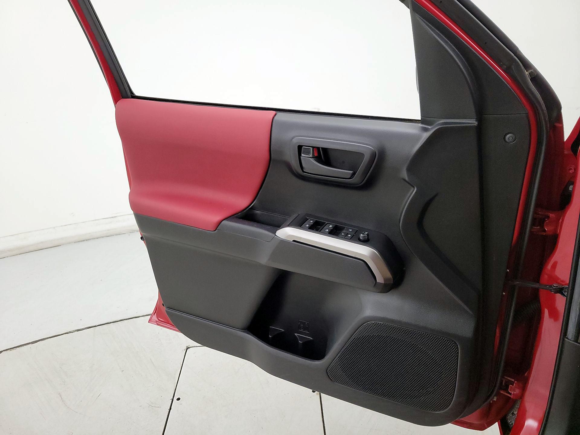 Thumbnail: 2022 Toyota Tacoma - 12