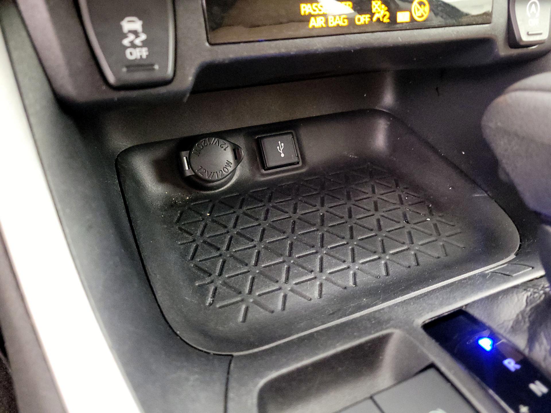 Thumbnail: 2020 Toyota RAV4 - 19
