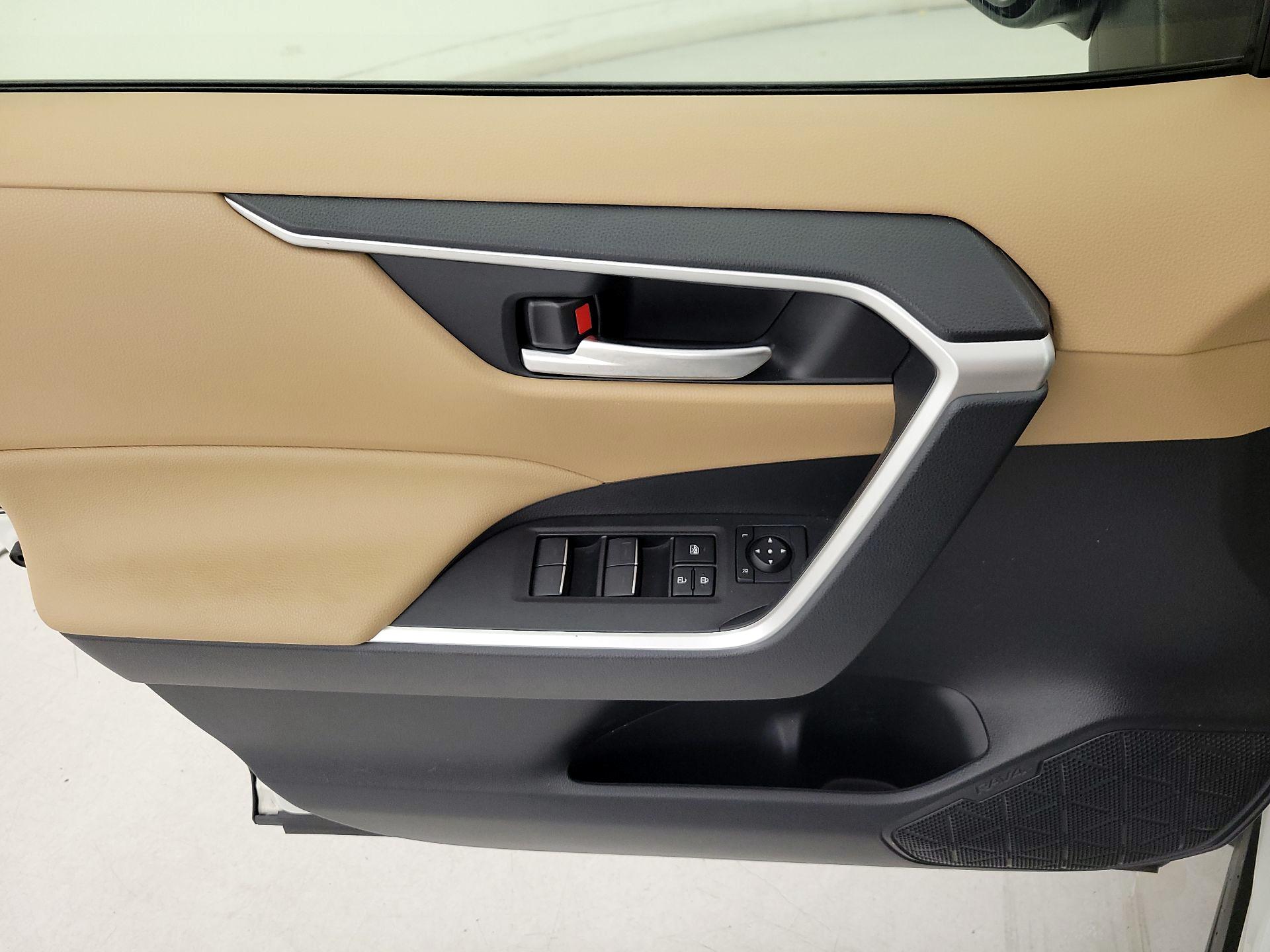 Thumbnail: 2022 Toyota RAV4 - 12