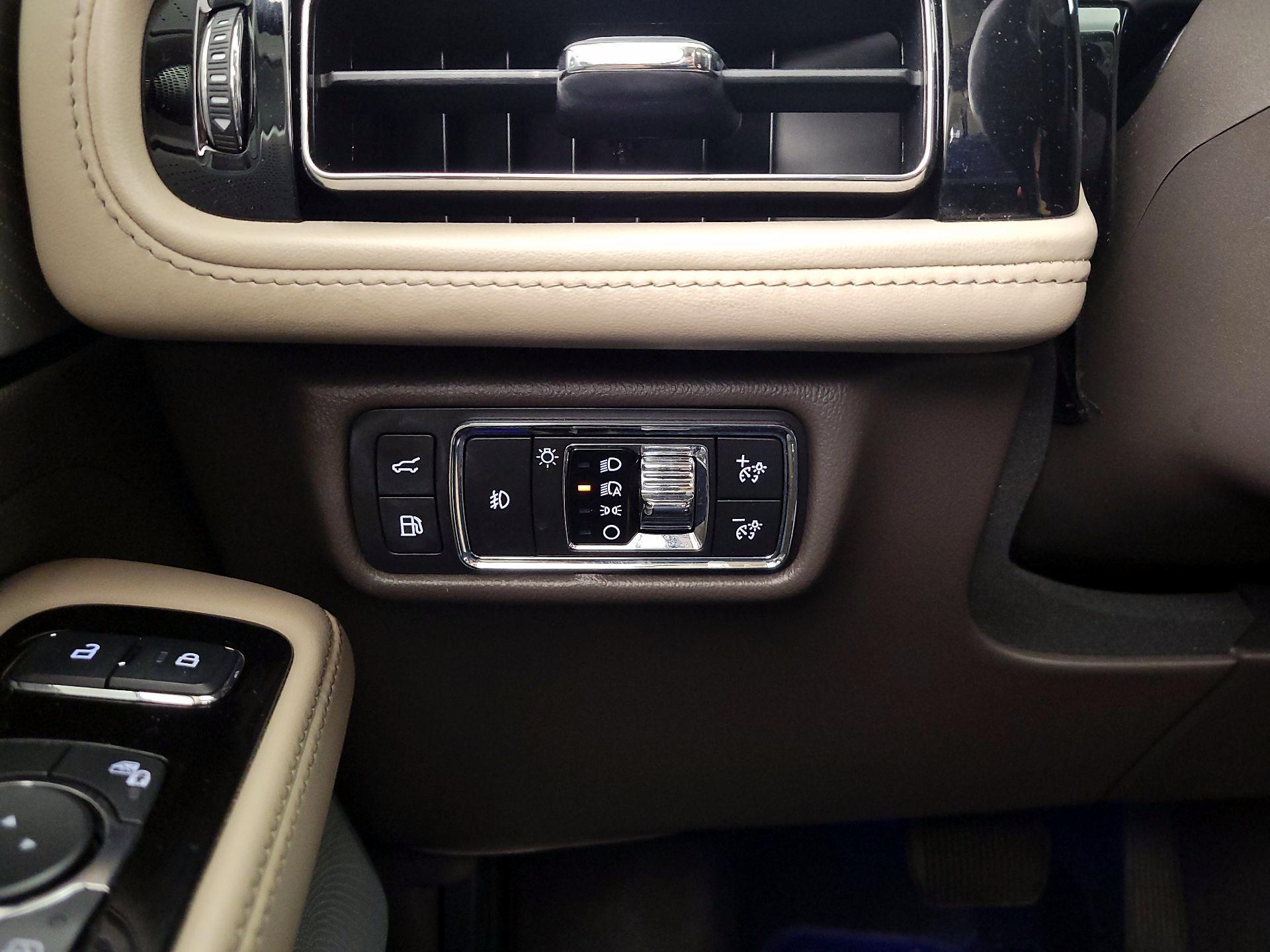 Thumbnail: 2020 Lincoln Aviator - 11