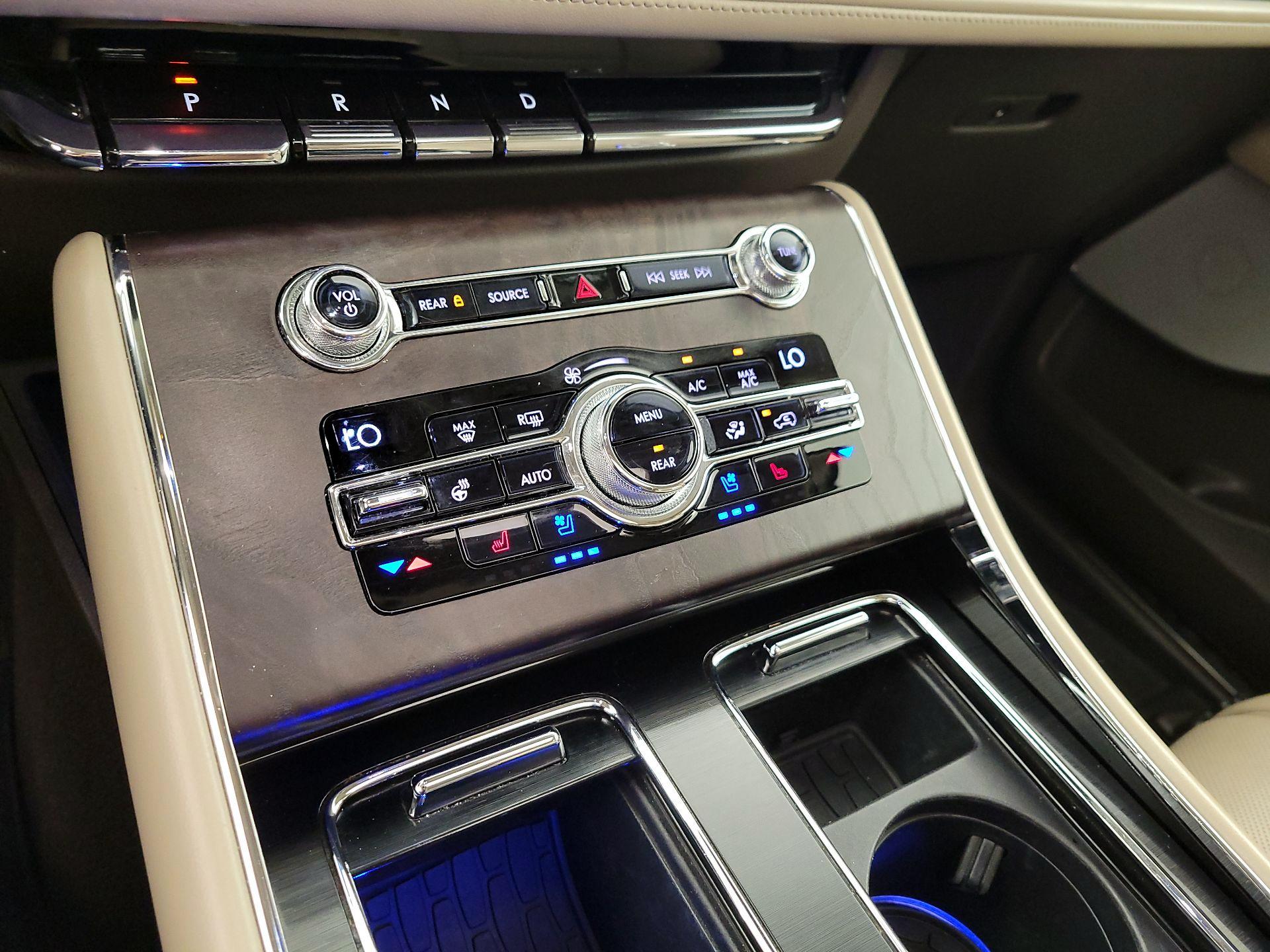 Thumbnail: 2020 Lincoln Aviator - 15