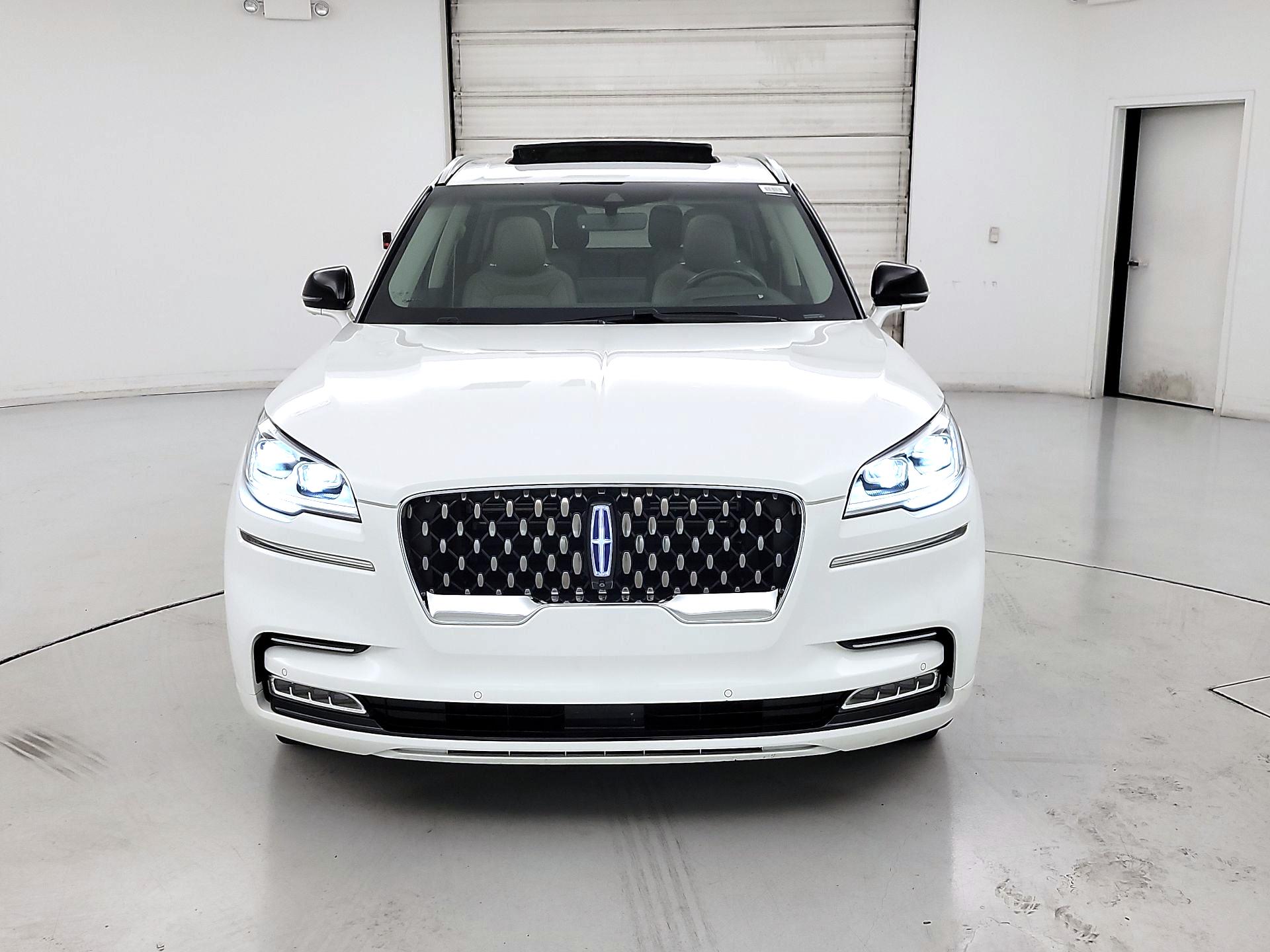 Thumbnail: 2020 Lincoln Aviator - 2