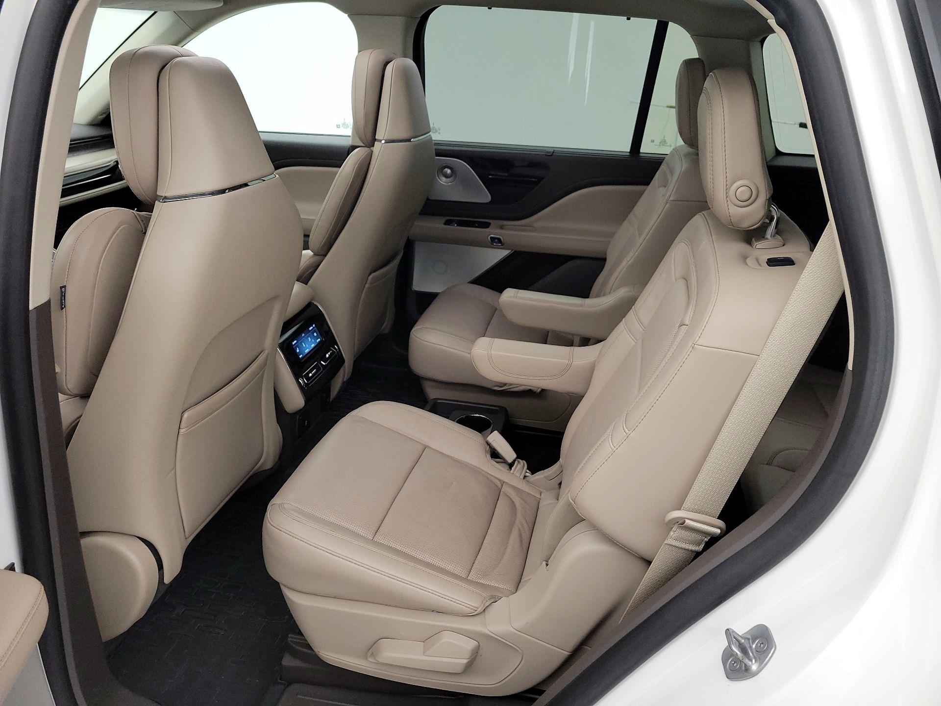 Thumbnail: 2020 Lincoln Aviator - 19