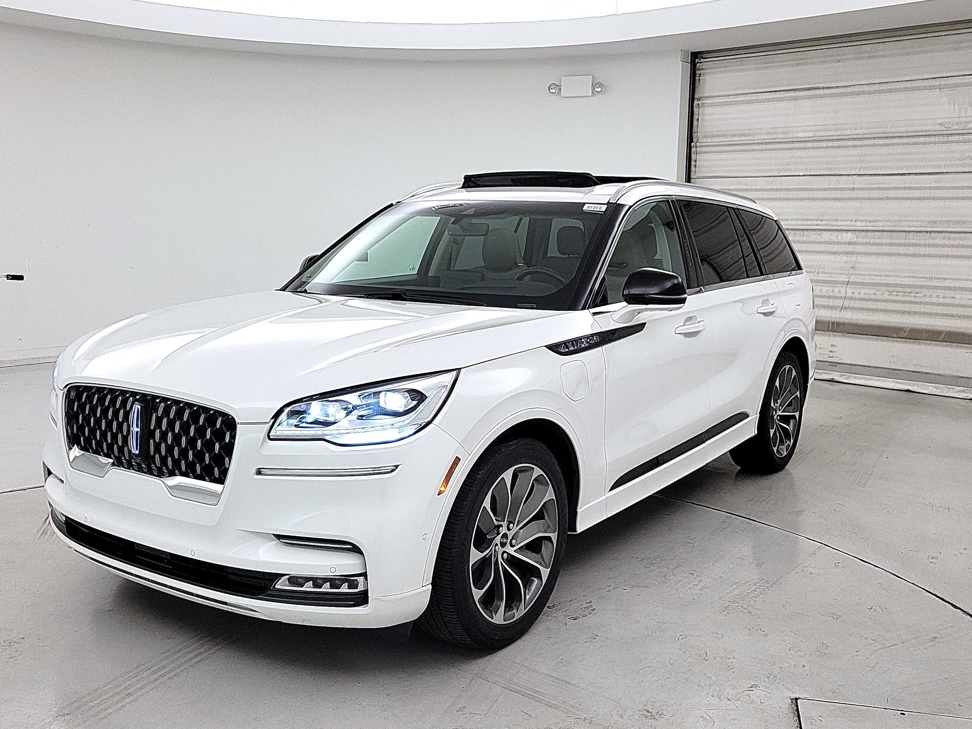 Thumbnail: 2020 Lincoln Aviator - 3