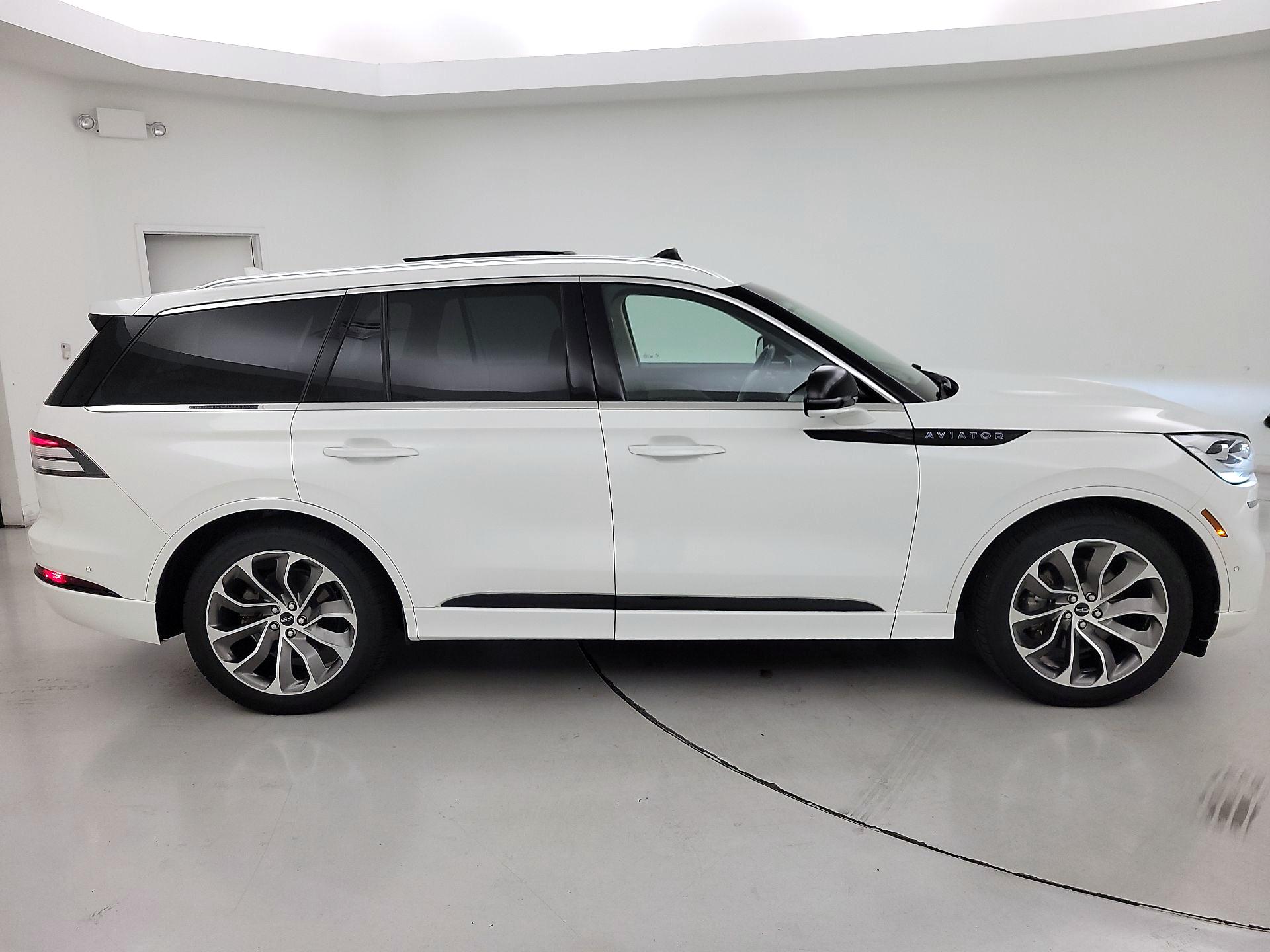 Thumbnail: 2020 Lincoln Aviator - 4