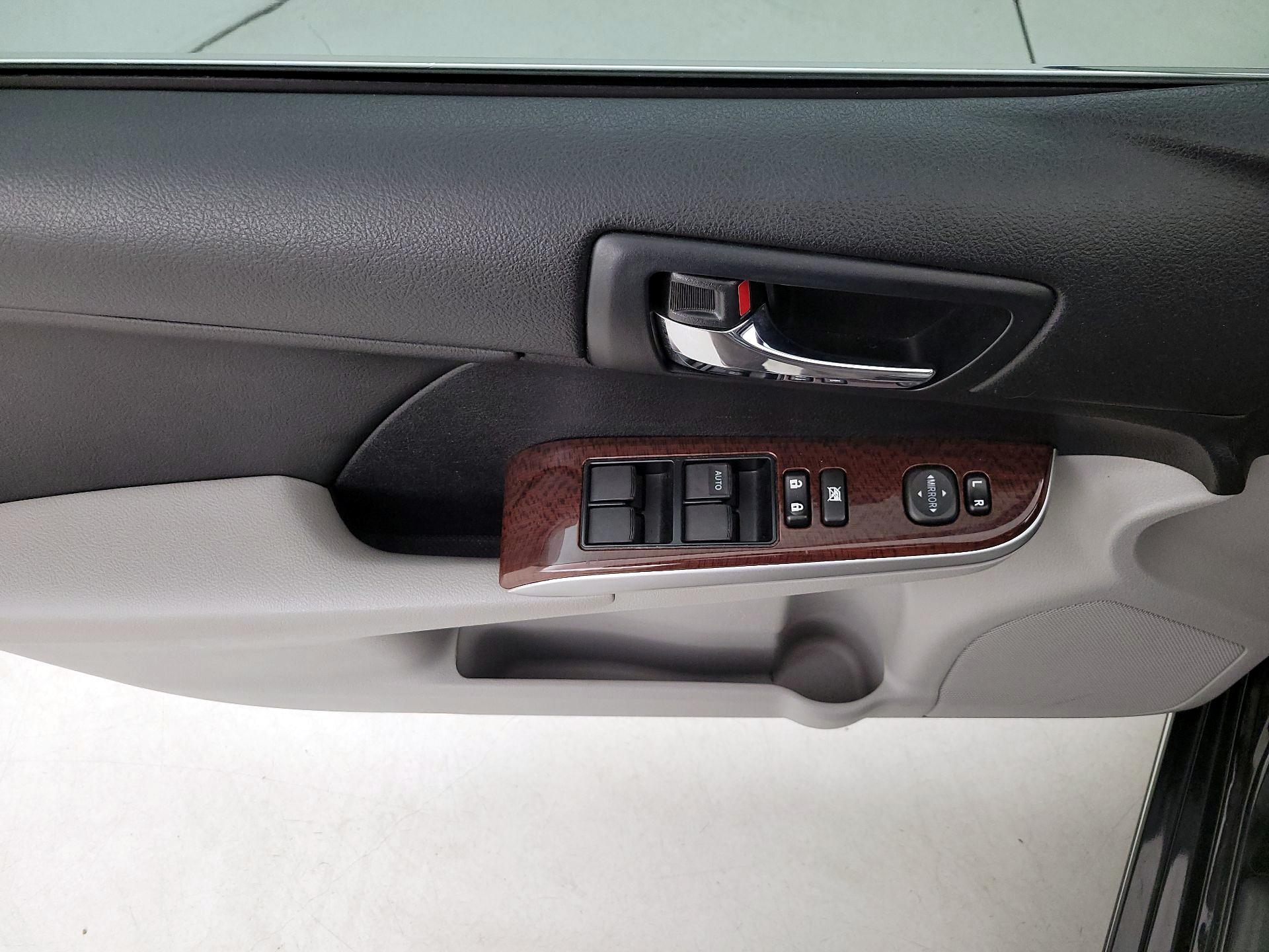 Thumbnail: 2014 Toyota Camry - 12