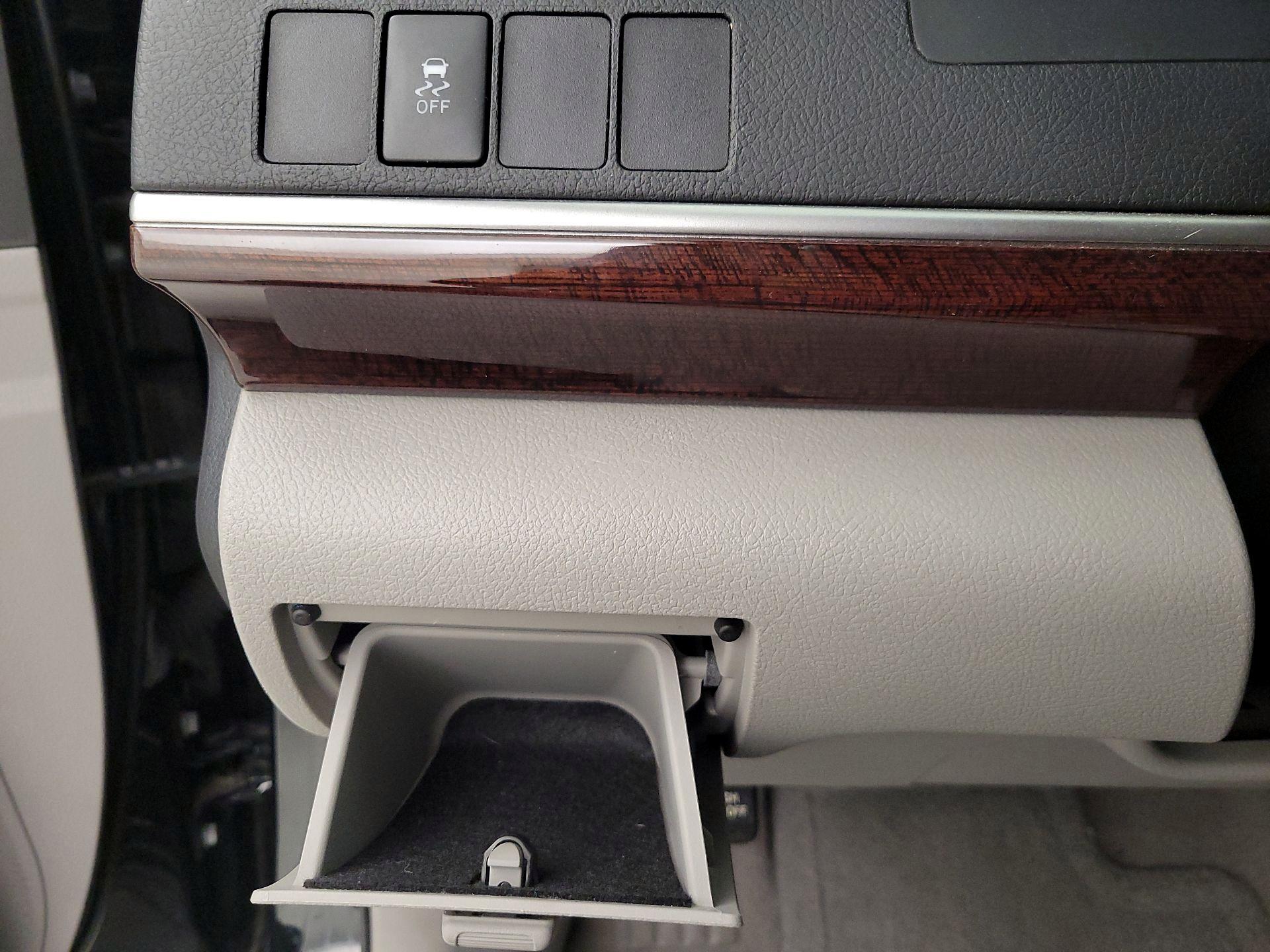 Thumbnail: 2014 Toyota Camry - 13