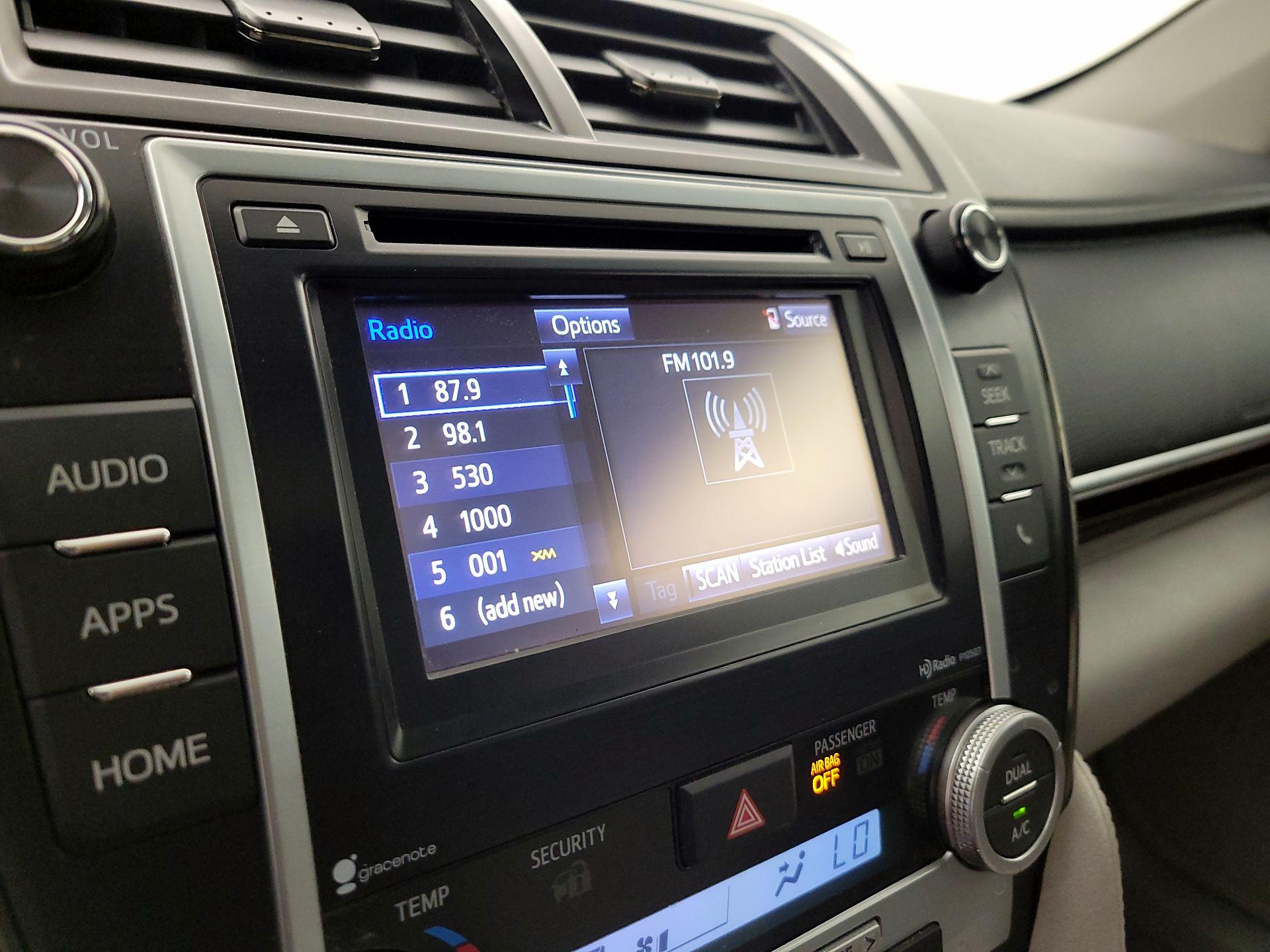 Thumbnail: 2014 Toyota Camry - 15