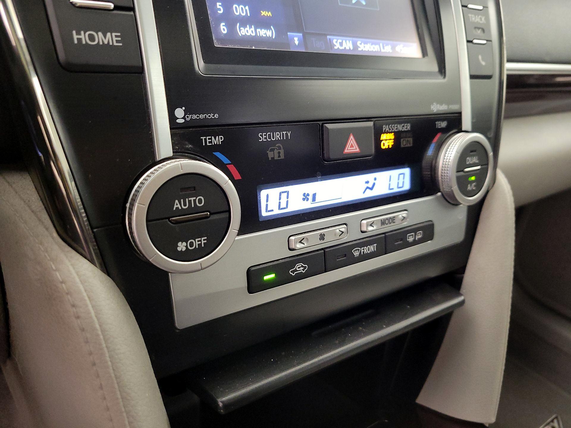 Thumbnail: 2014 Toyota Camry - 16