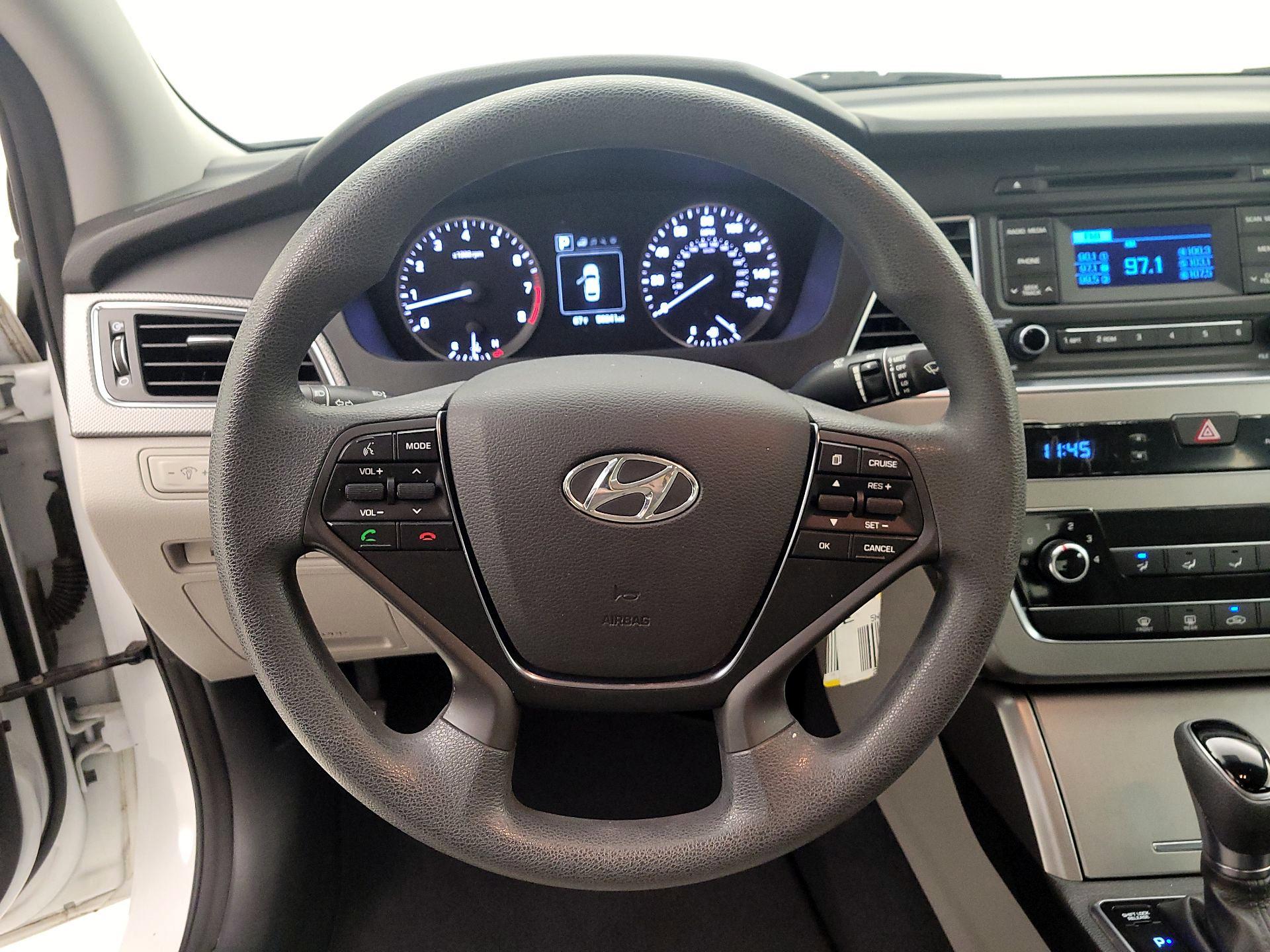 Thumbnail: 2015 Hyundai Sonata - 10