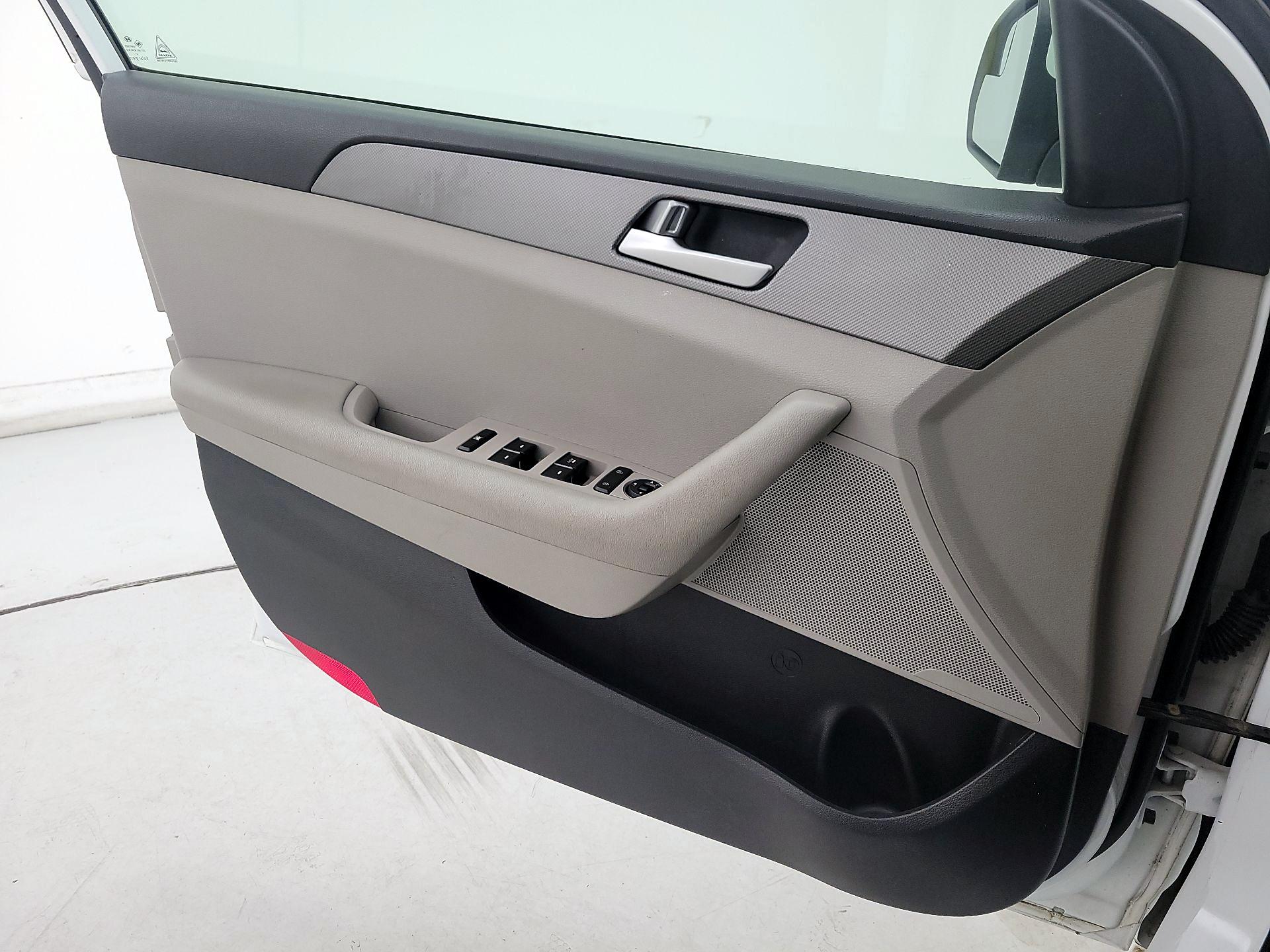 Thumbnail: 2015 Hyundai Sonata - 12