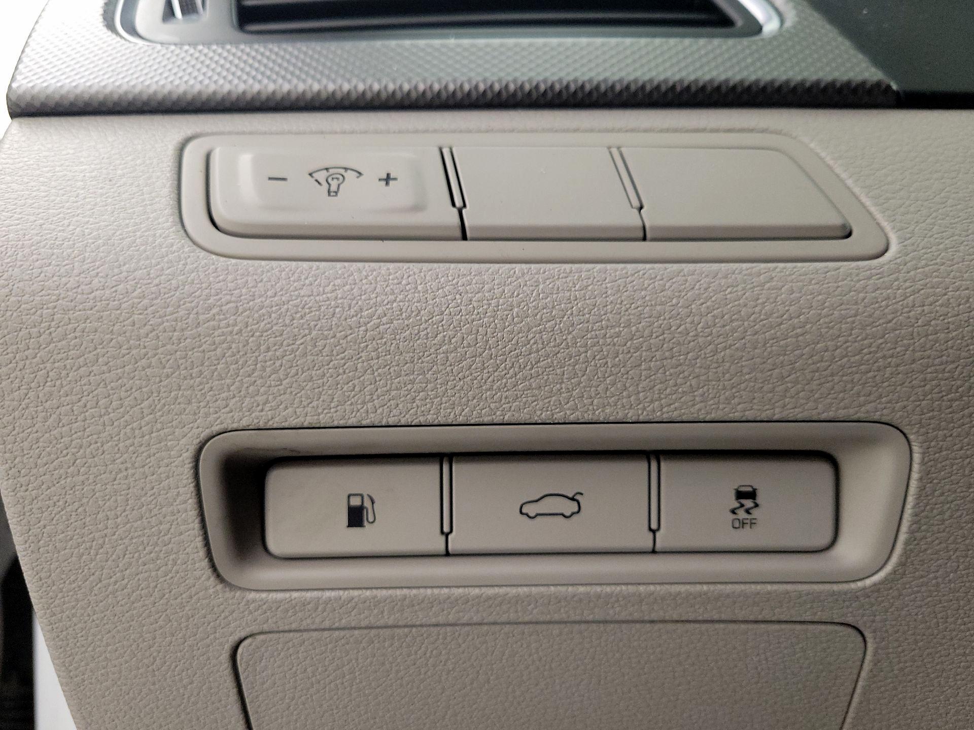 Thumbnail: 2015 Hyundai Sonata - 13