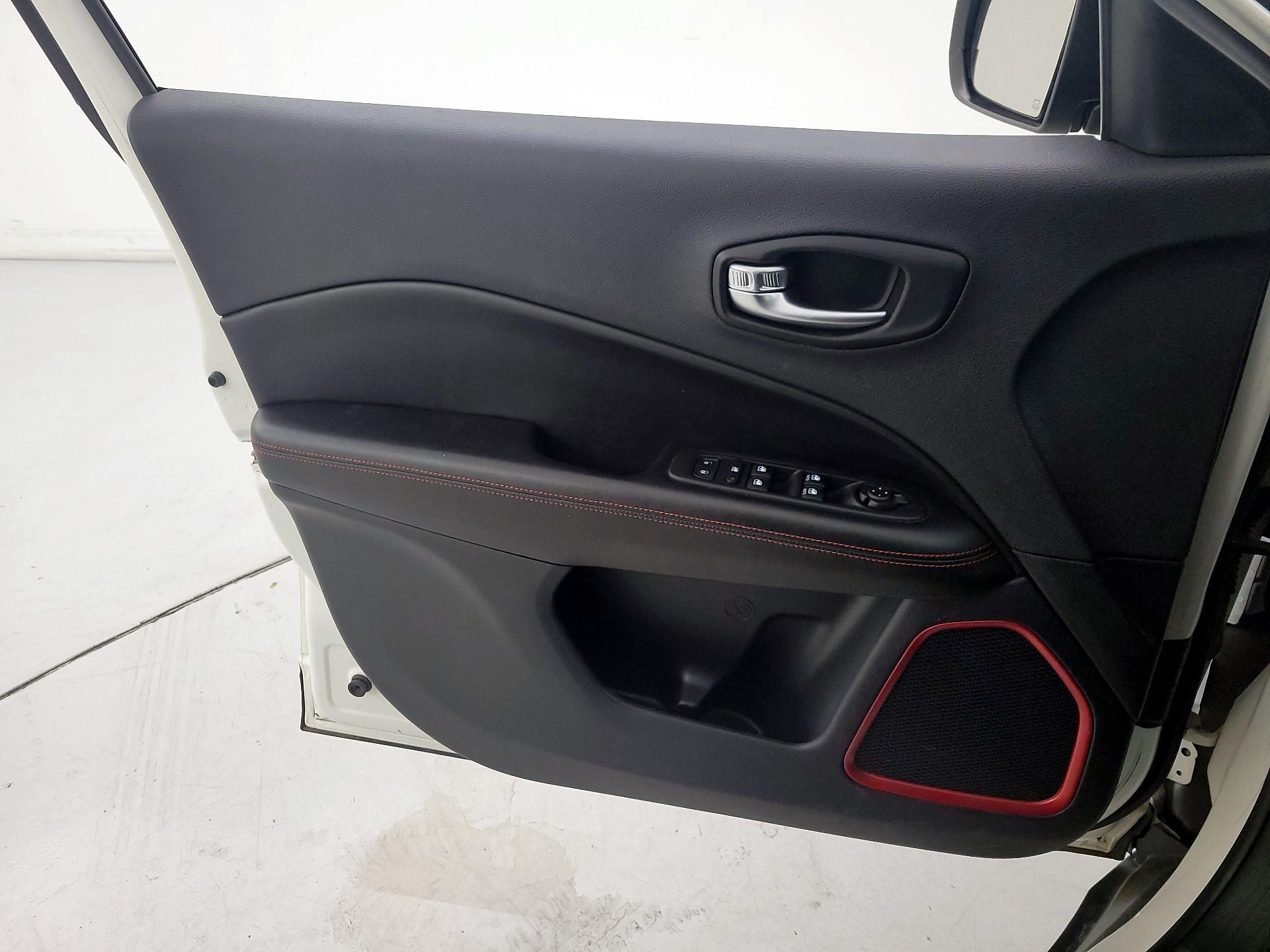 Thumbnail: 2021 Jeep Compass - 12