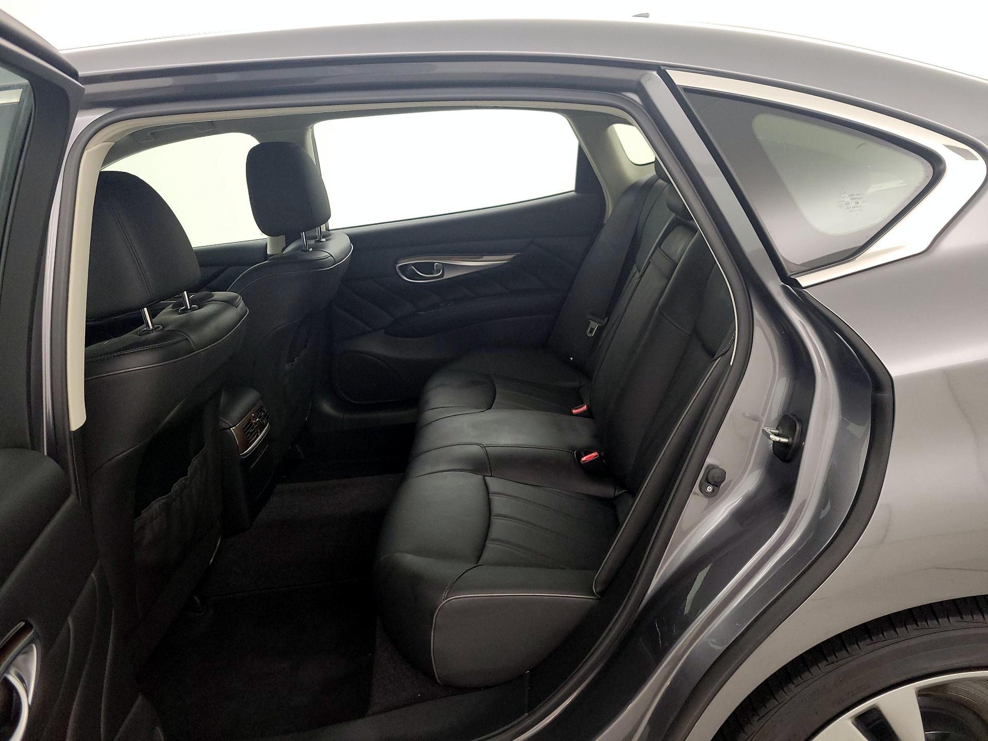 Thumbnail: 2019 INFINITI Q70 - 19