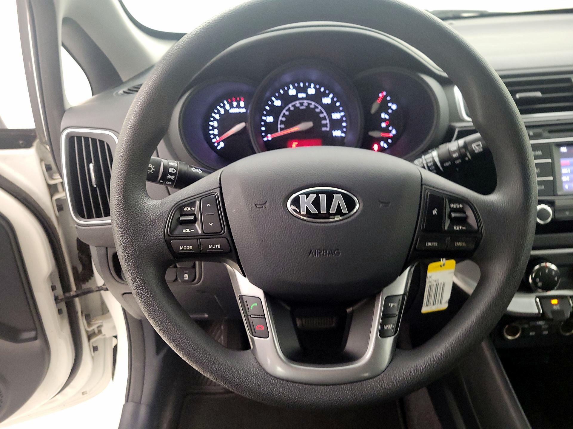 Thumbnail: 2016 Kia Rio5 - 10