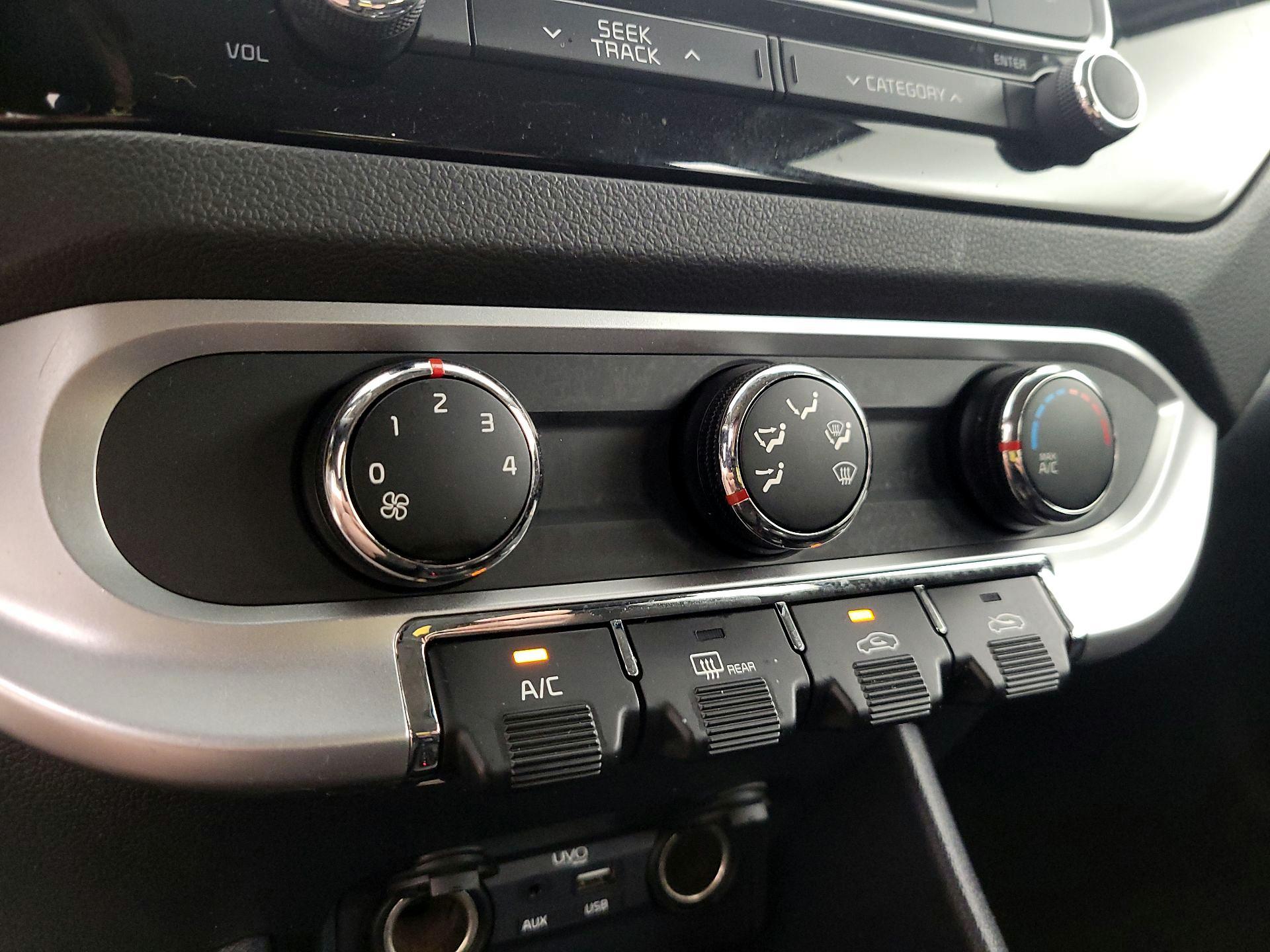 Thumbnail: 2016 Kia Rio5 - 16