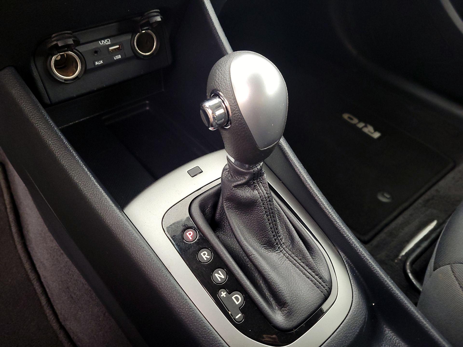 Thumbnail: 2016 Kia Rio5 - 17