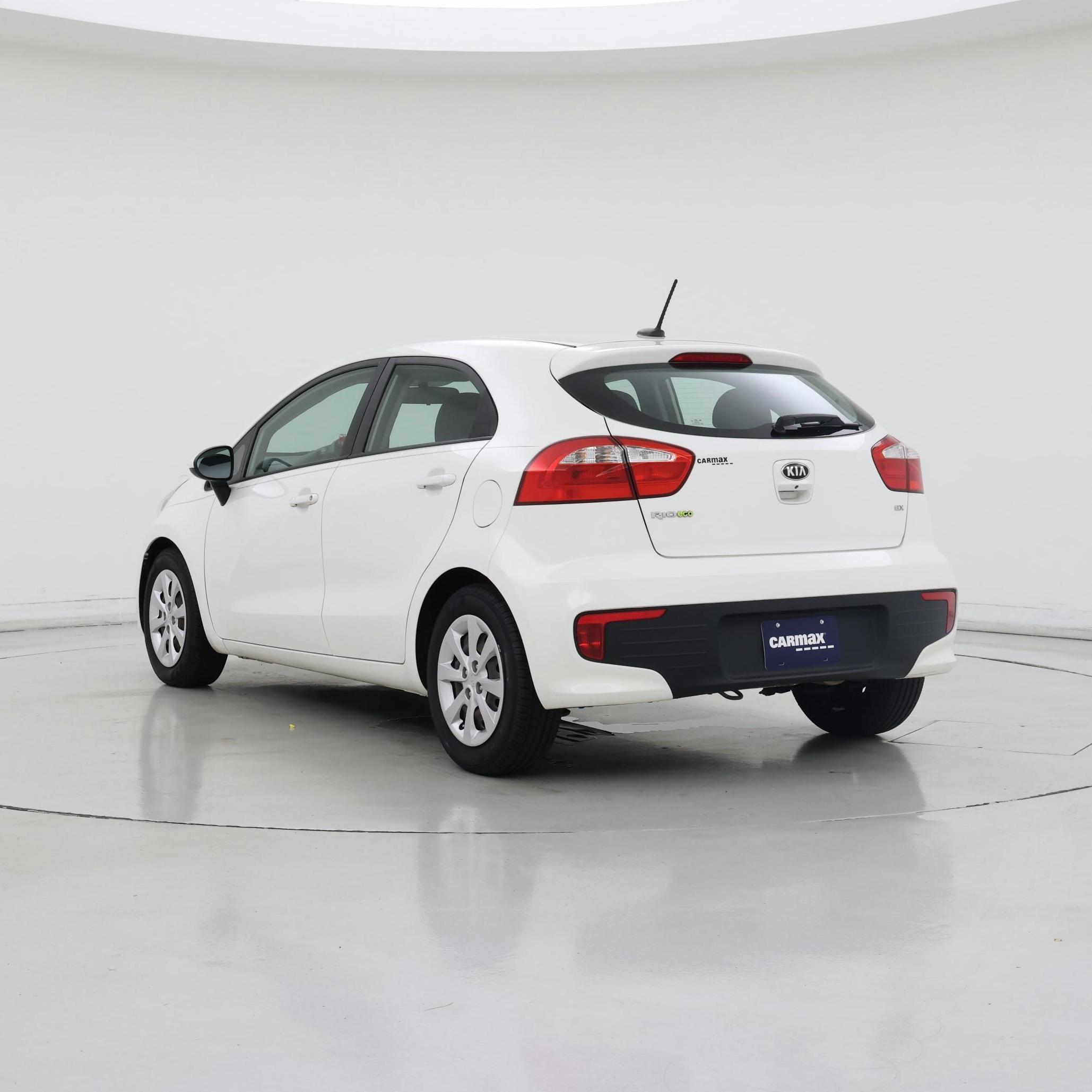 Thumbnail: 2016 Kia Rio5 - 2