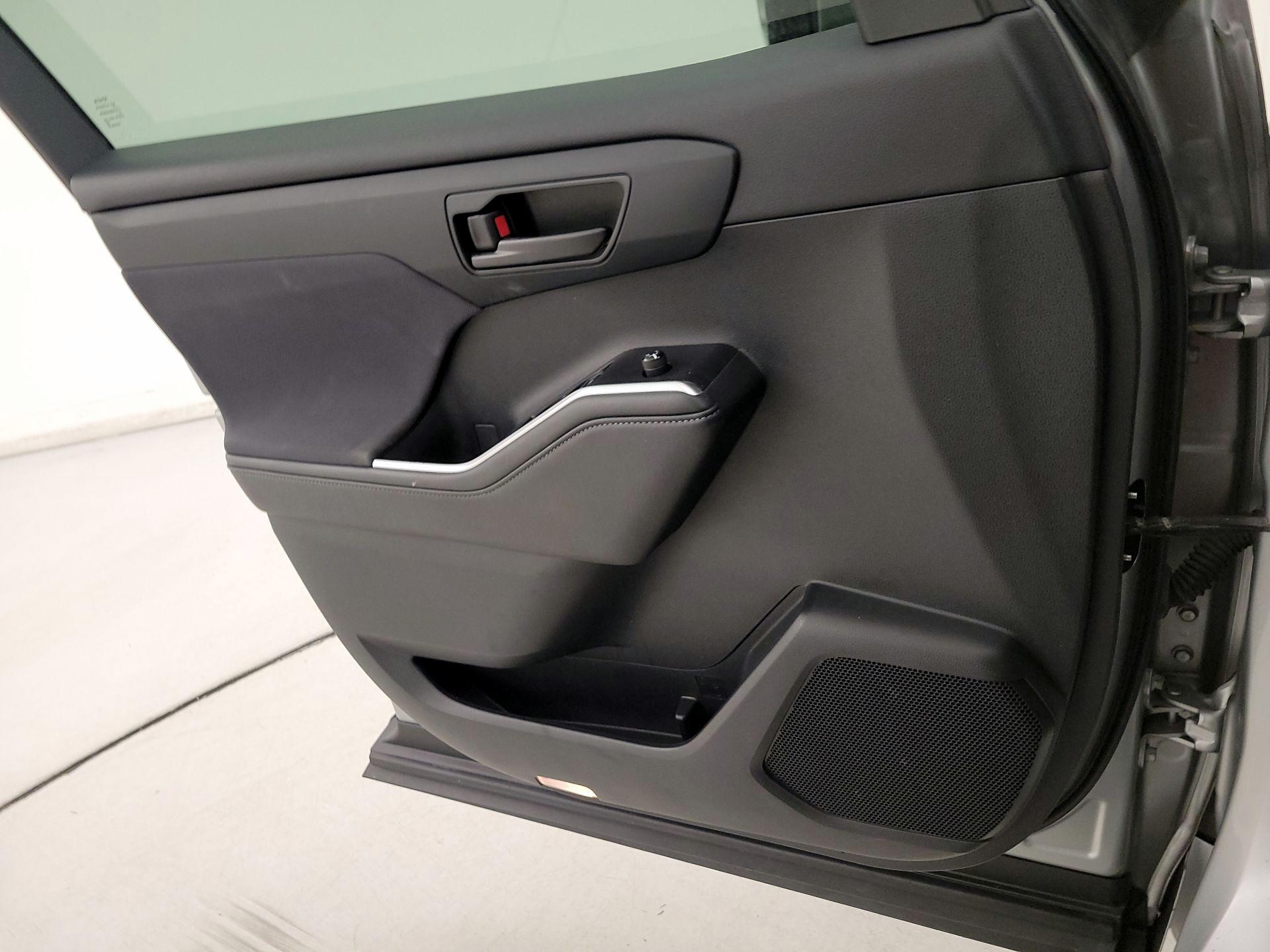 Thumbnail: 2021 Toyota Highlander - 12