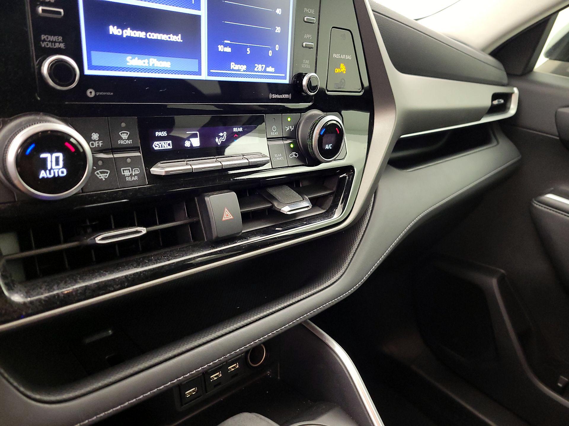 Thumbnail: 2021 Toyota Highlander - 16