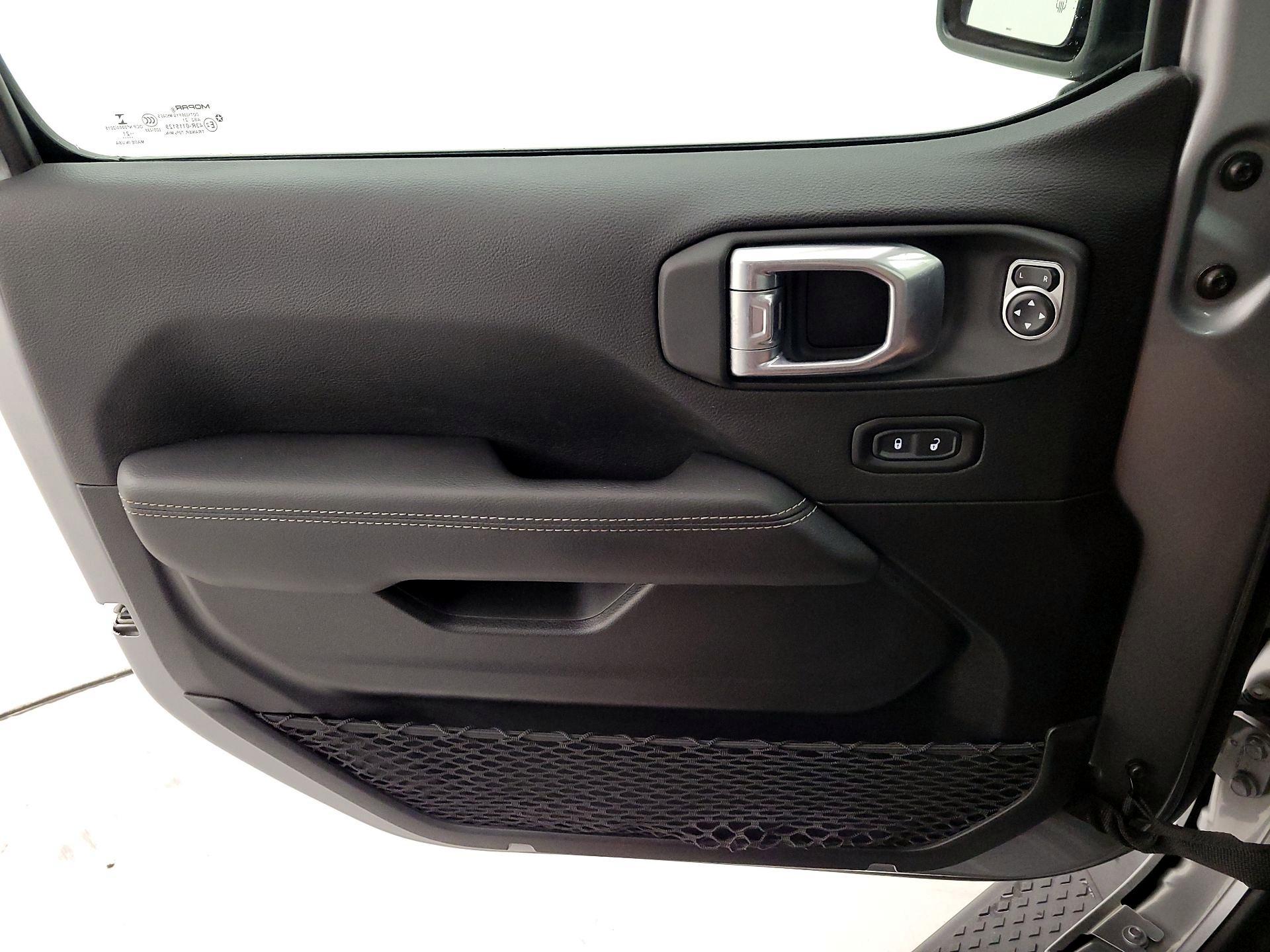 Thumbnail: 2021 Jeep Gladiator - 12