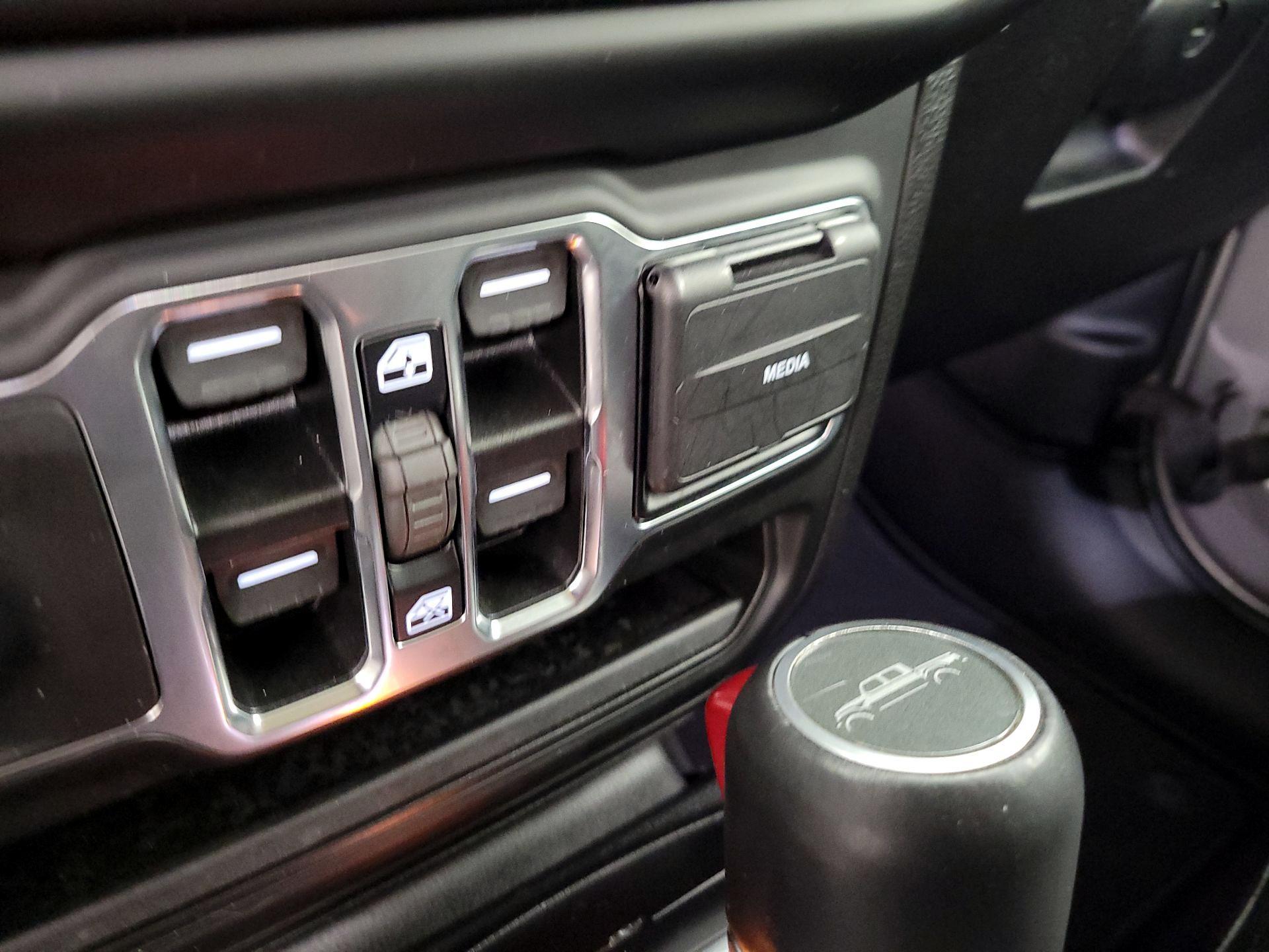 Thumbnail: 2021 Jeep Gladiator - 19