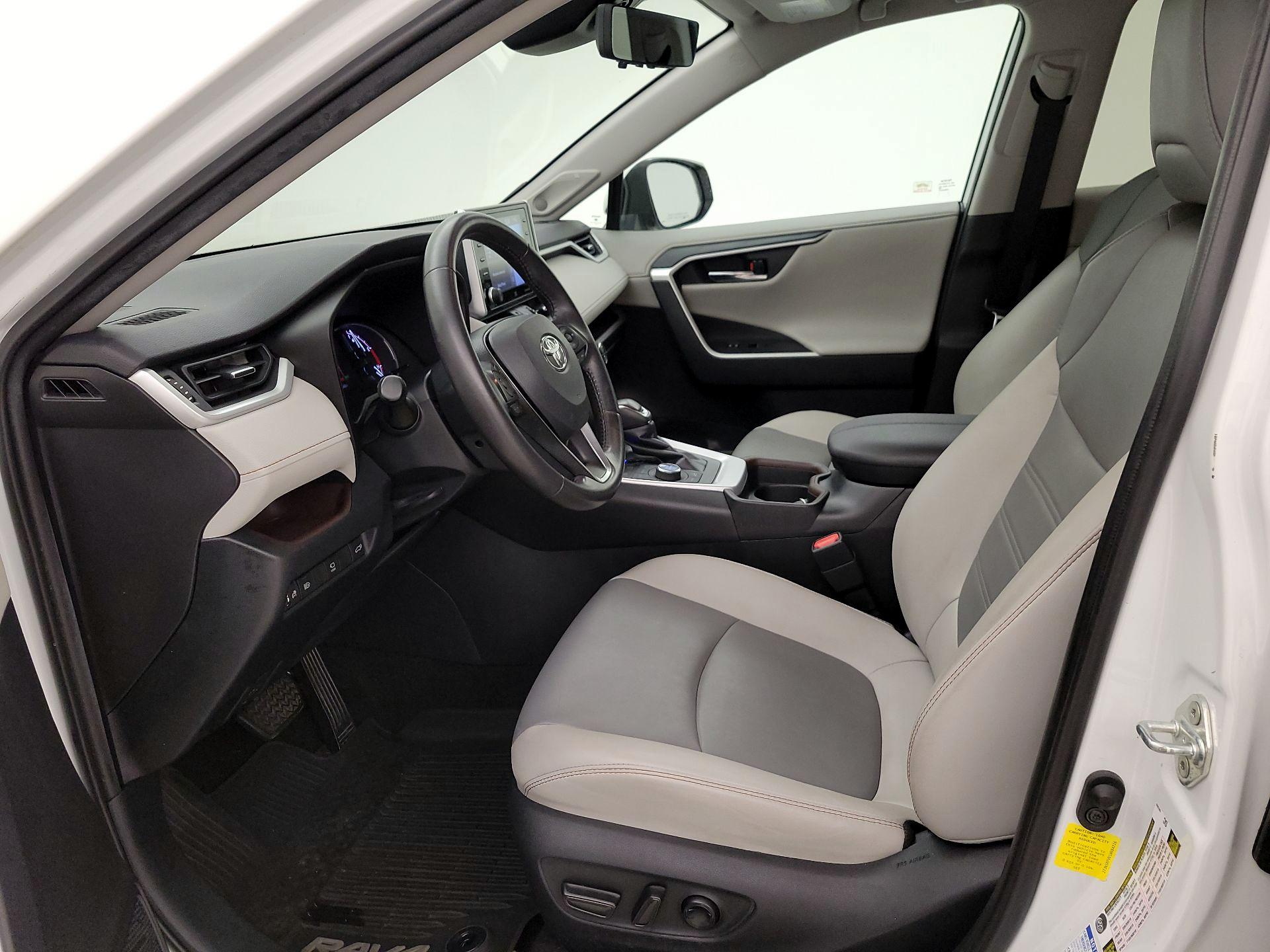 Thumbnail: 2020 Toyota RAV4 - 11