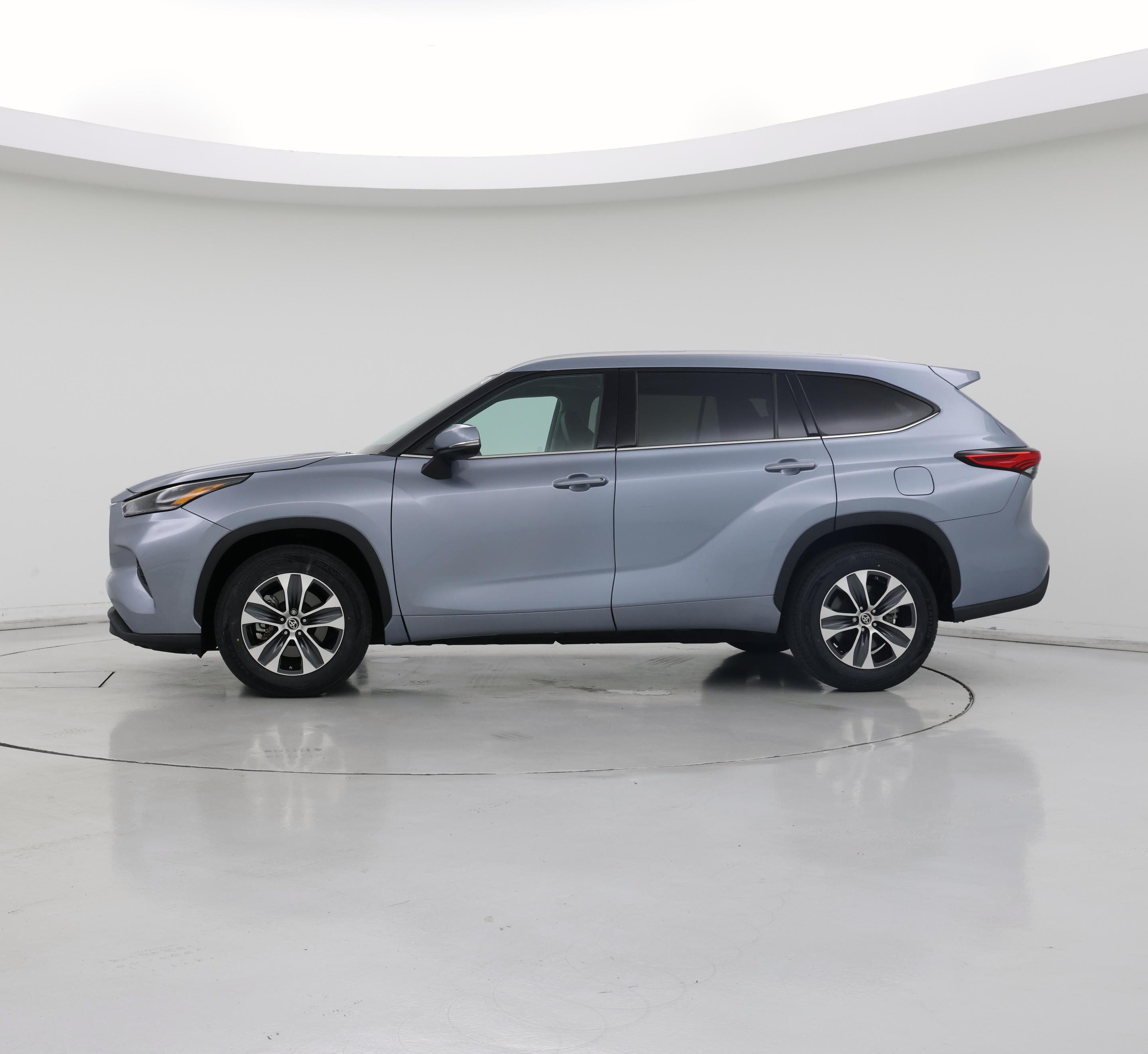Thumbnail: 2022 Toyota Highlander - 3