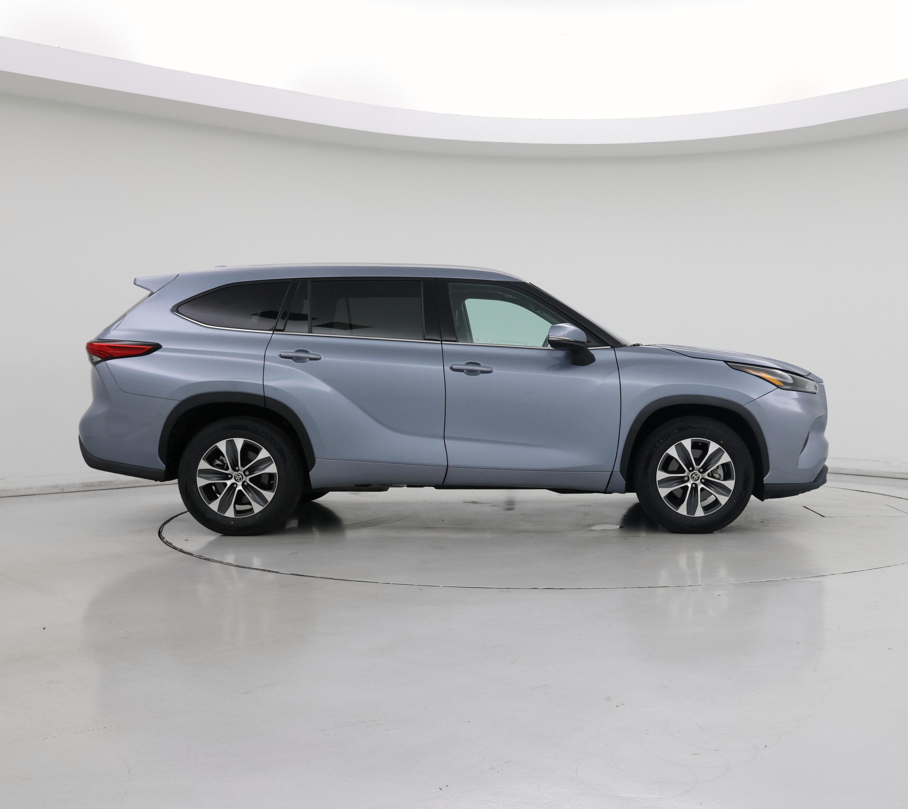 Thumbnail: 2022 Toyota Highlander - 7