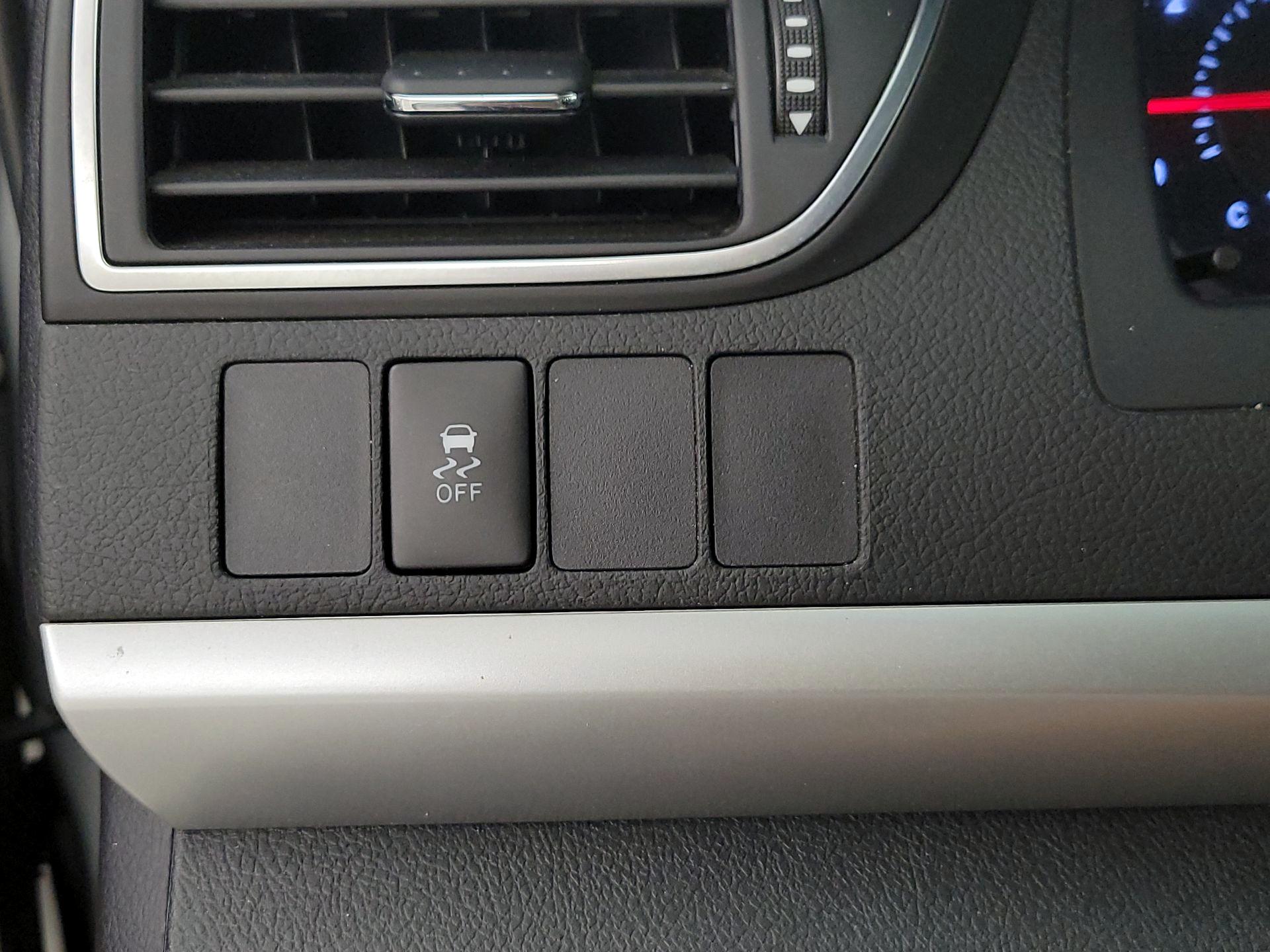 Thumbnail: 2016 Toyota Camry - 13