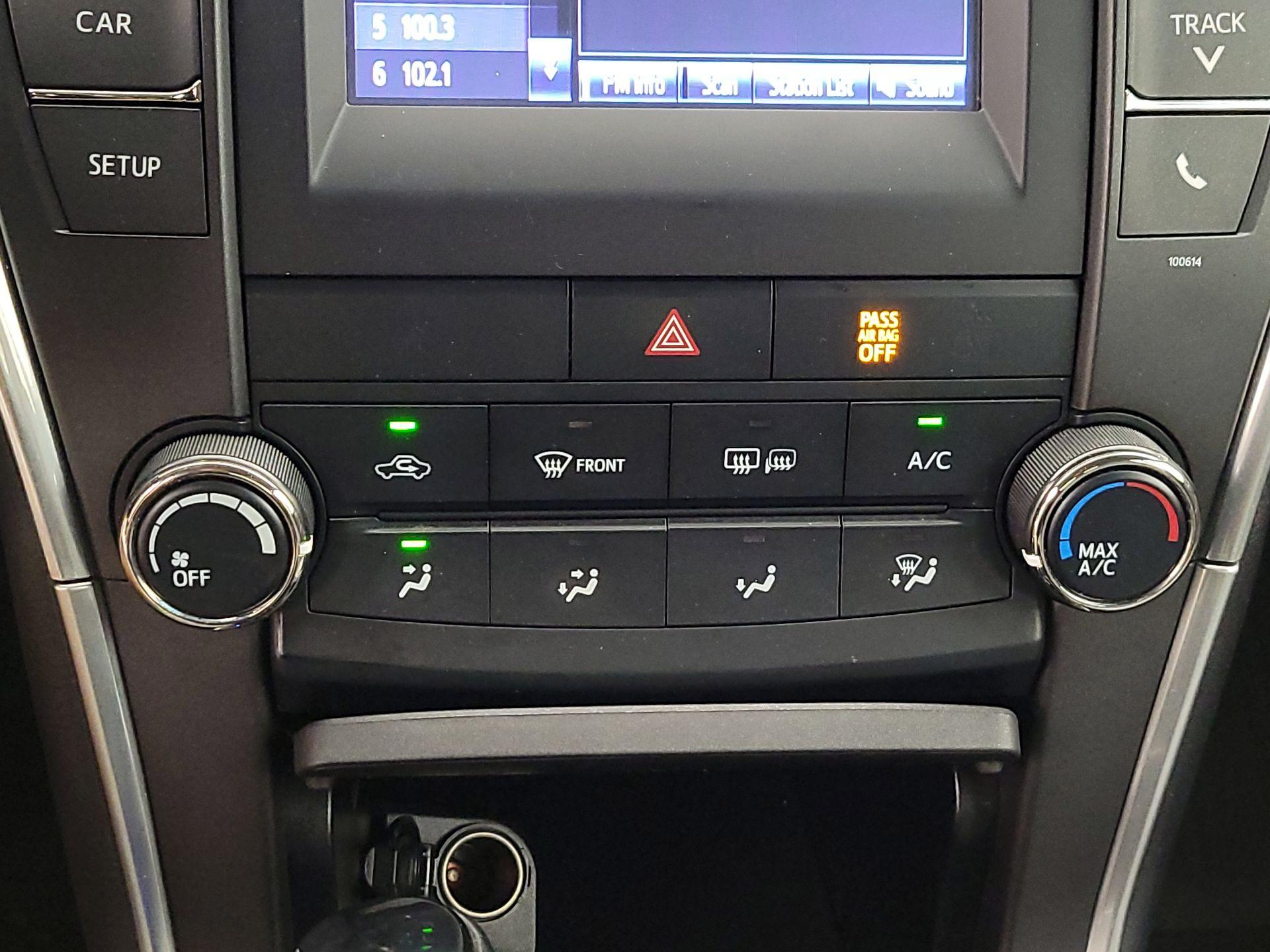 Thumbnail: 2016 Toyota Camry - 16
