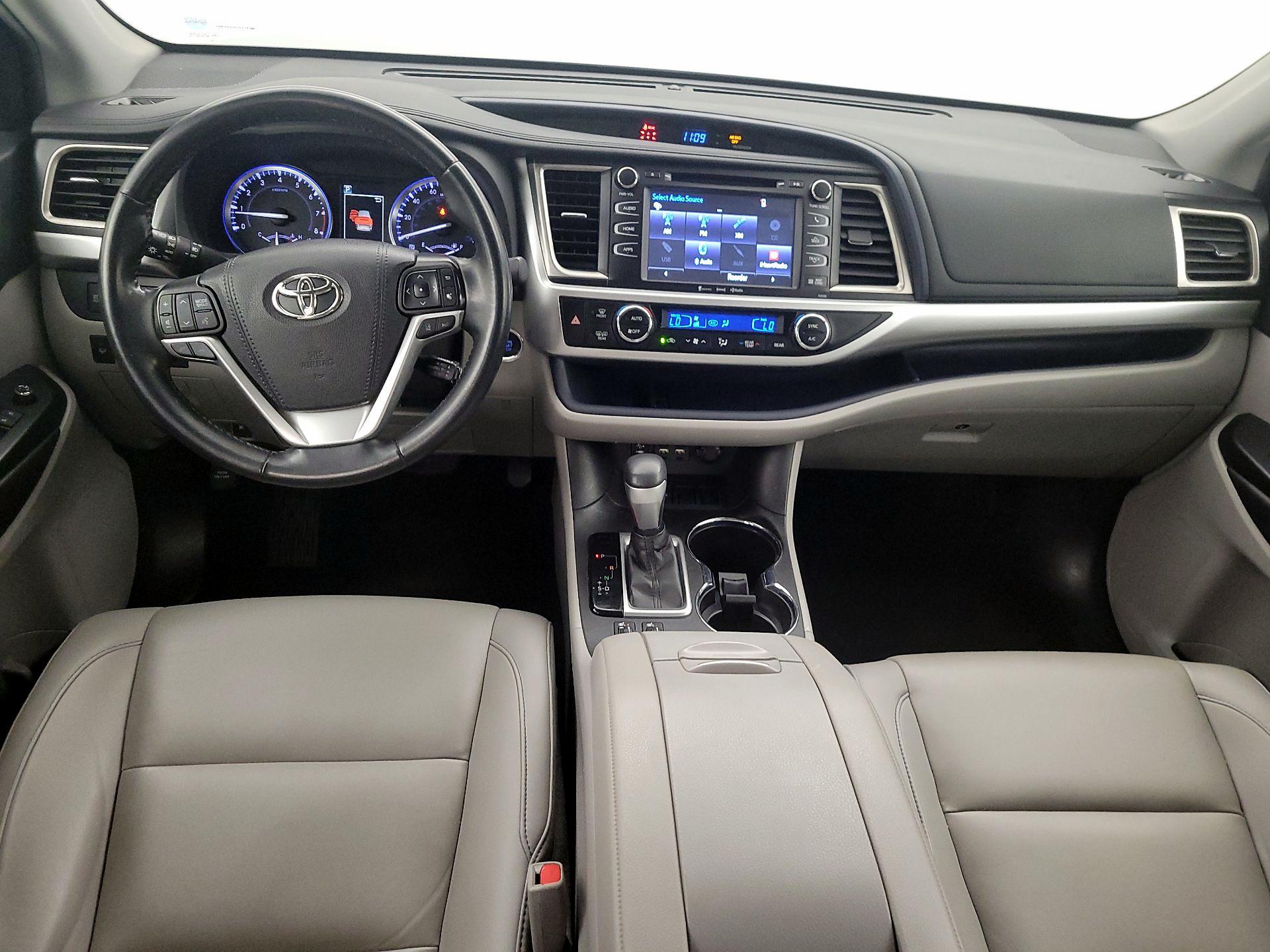 Thumbnail: 2019 Toyota Highlander - 9