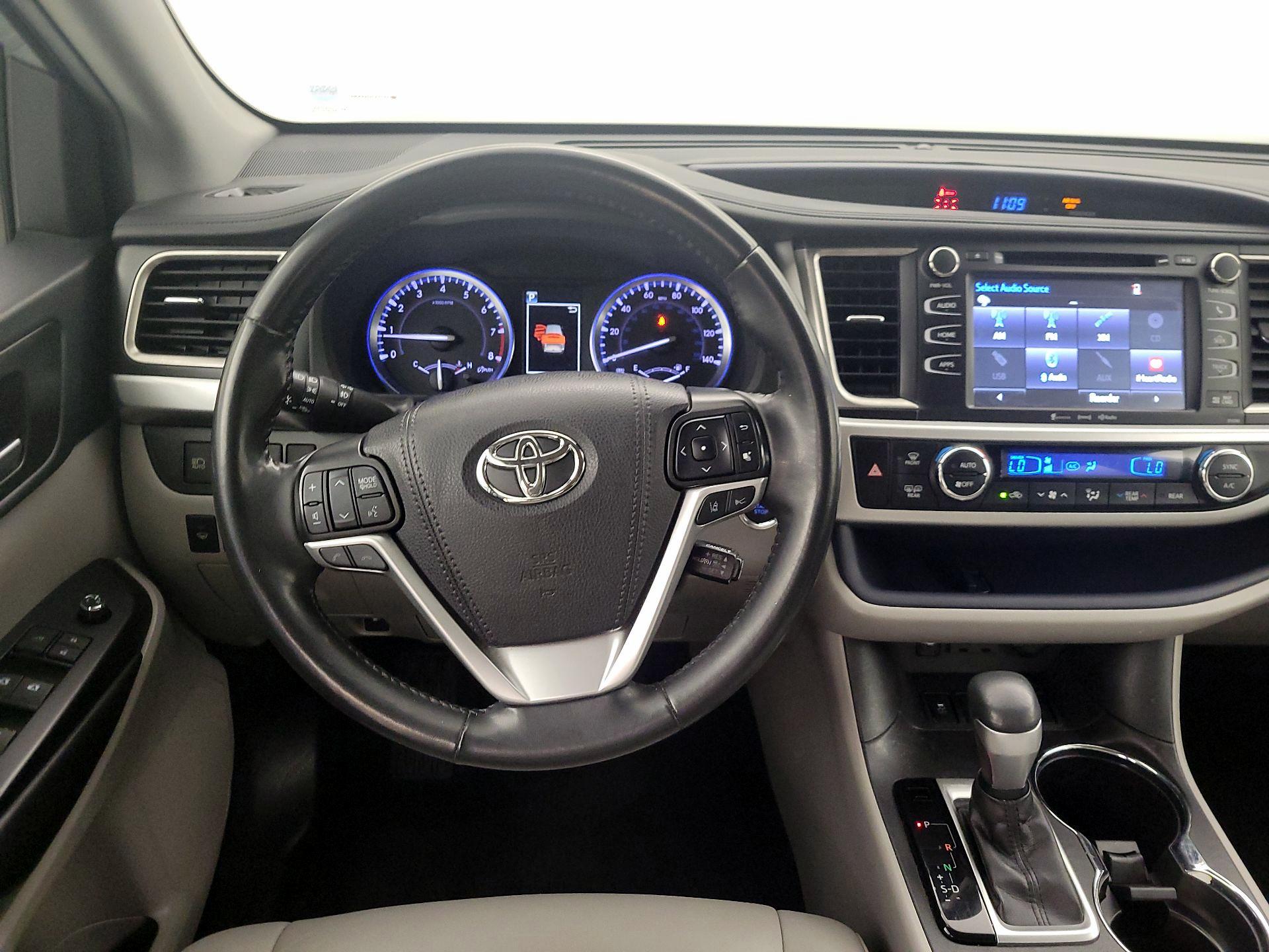 Thumbnail: 2019 Toyota Highlander - 10
