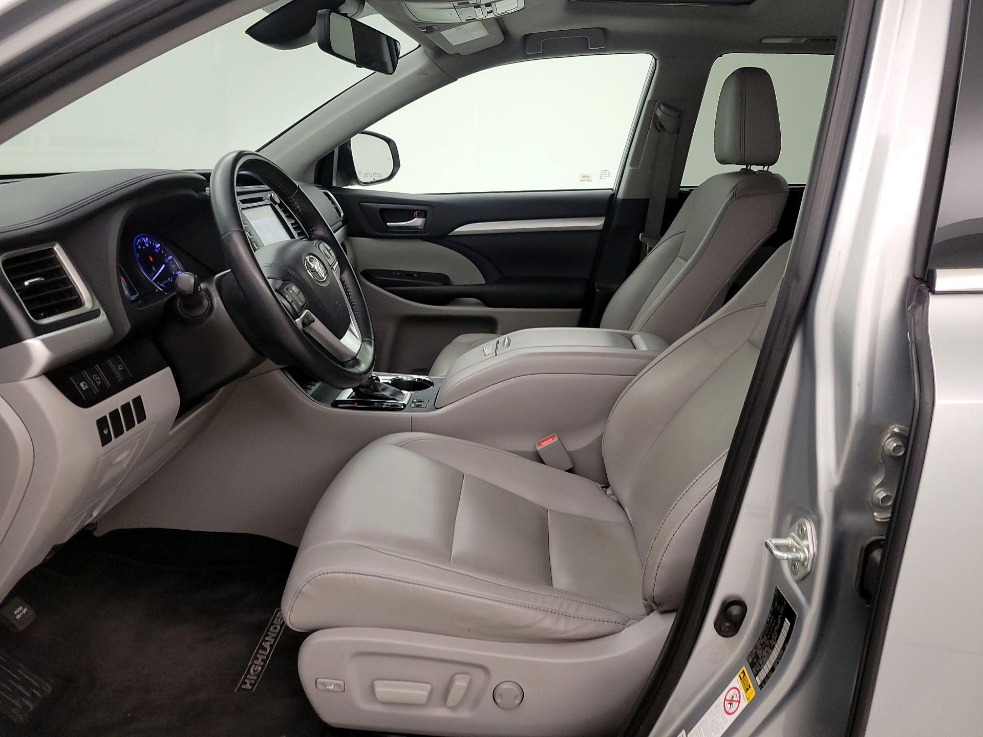 Thumbnail: 2019 Toyota Highlander - 11