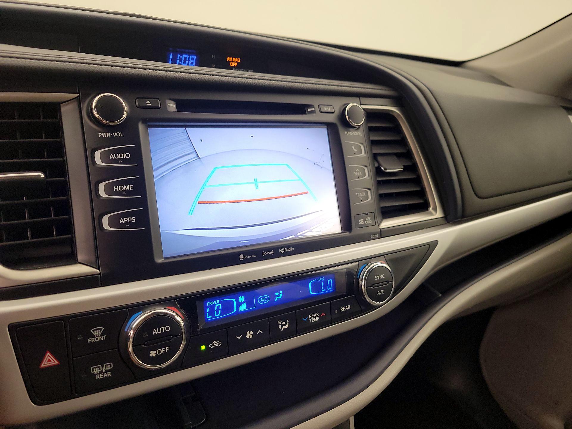 Thumbnail: 2019 Toyota Highlander - 14