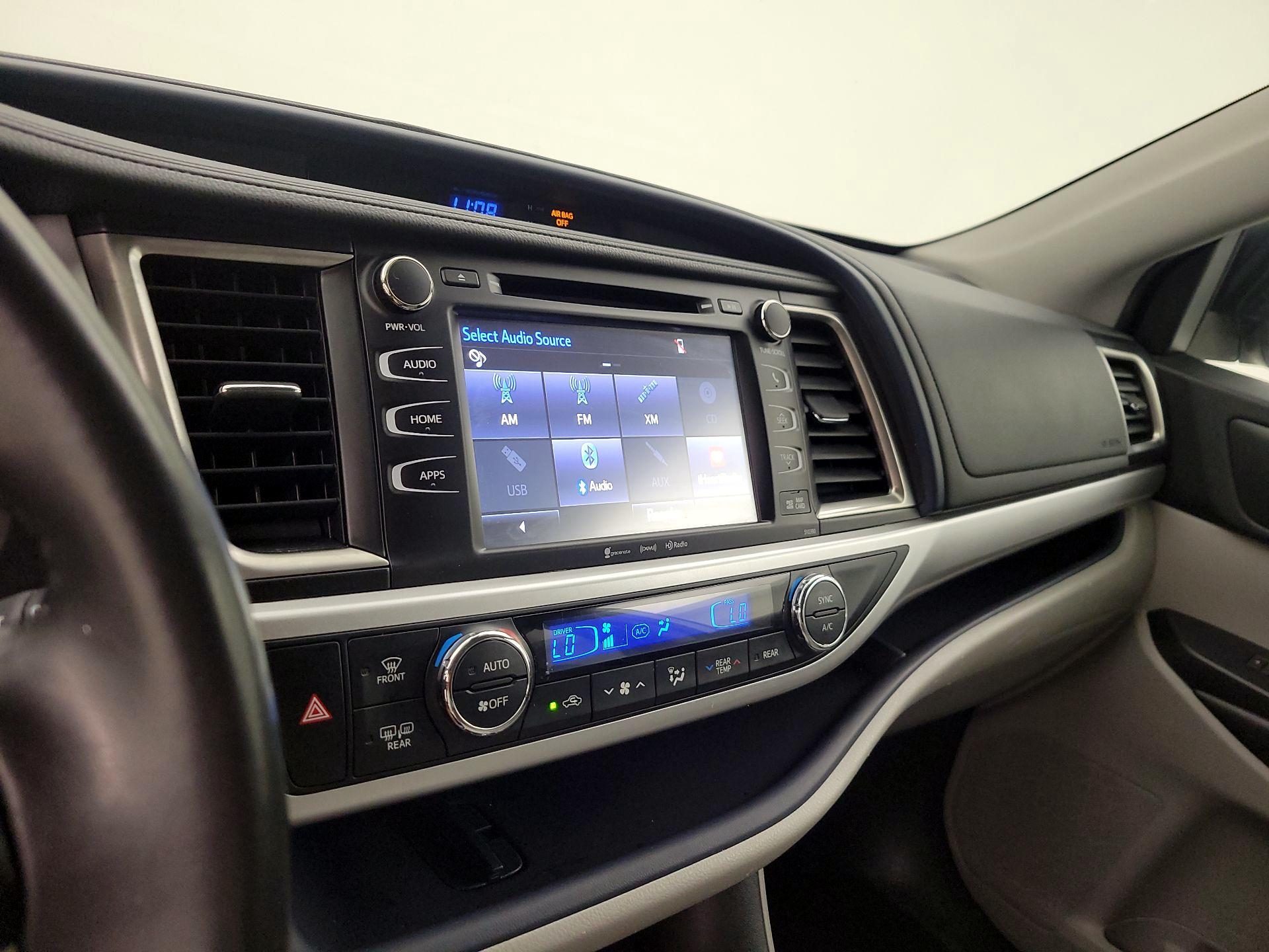 Thumbnail: 2019 Toyota Highlander - 15