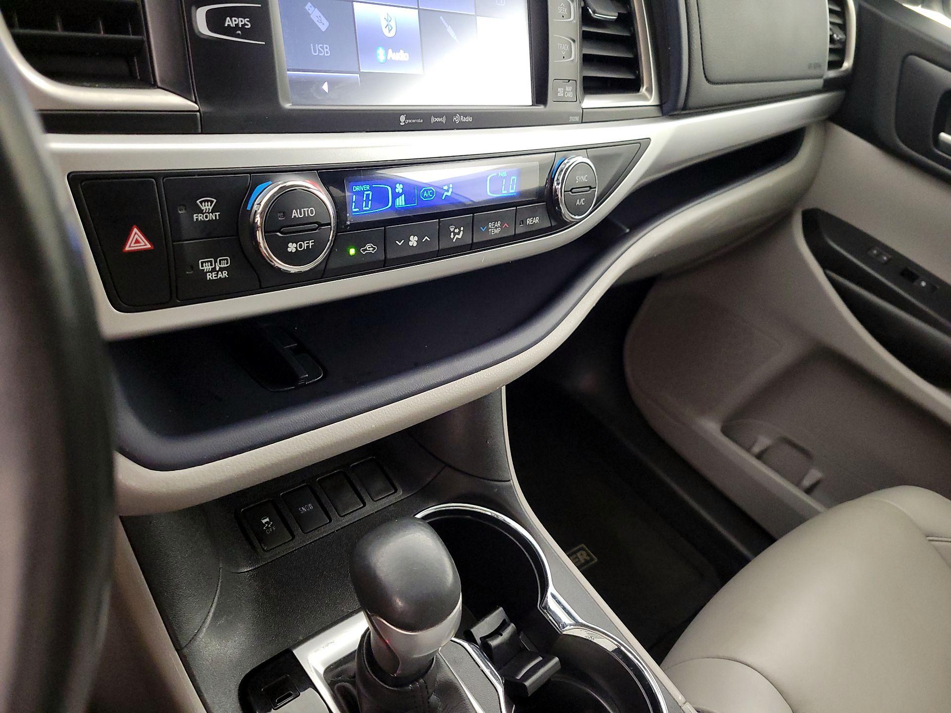 Thumbnail: 2019 Toyota Highlander - 16