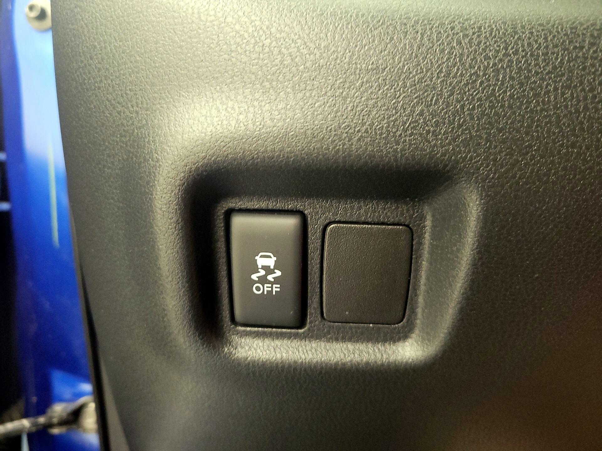 Thumbnail: 2015 Nissan Versa Note - 13