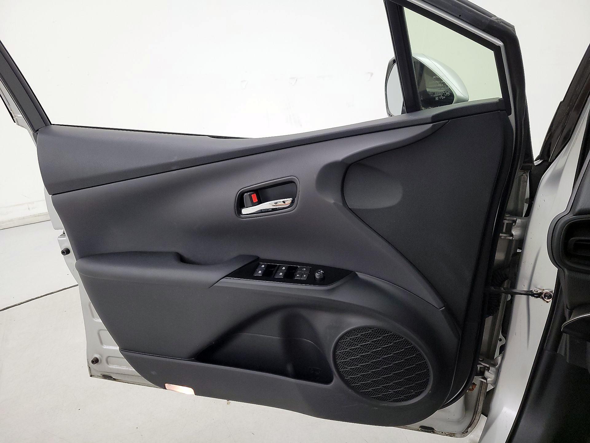 Thumbnail: 2018 Toyota Prius - 12