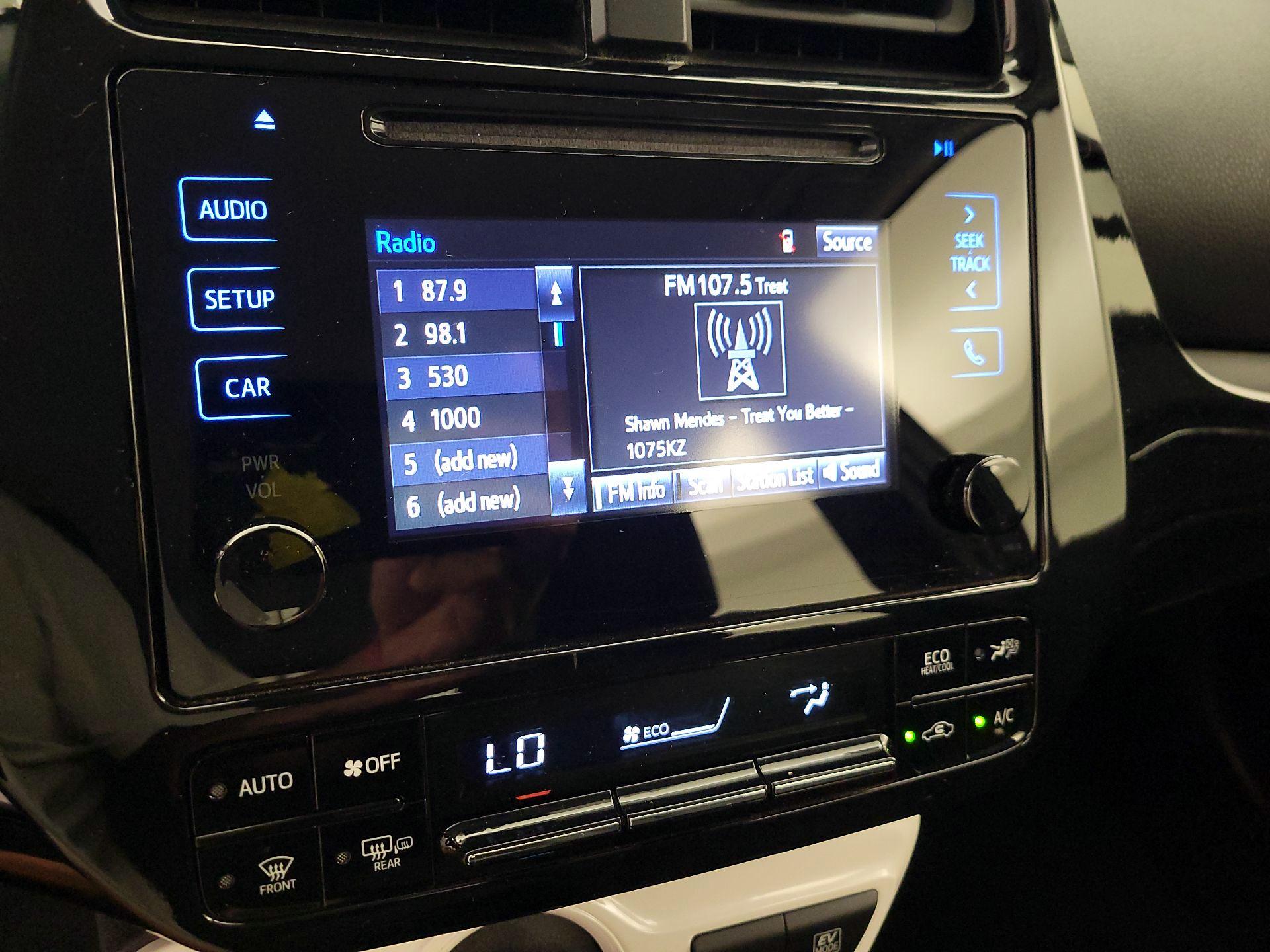 Thumbnail: 2018 Toyota Prius - 15