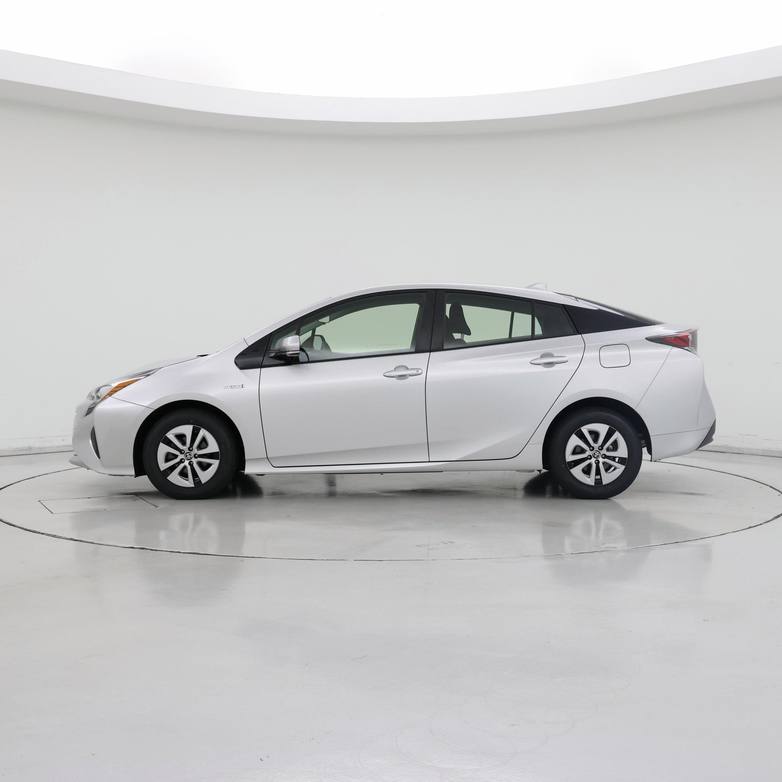 Thumbnail: 2018 Toyota Prius - 3