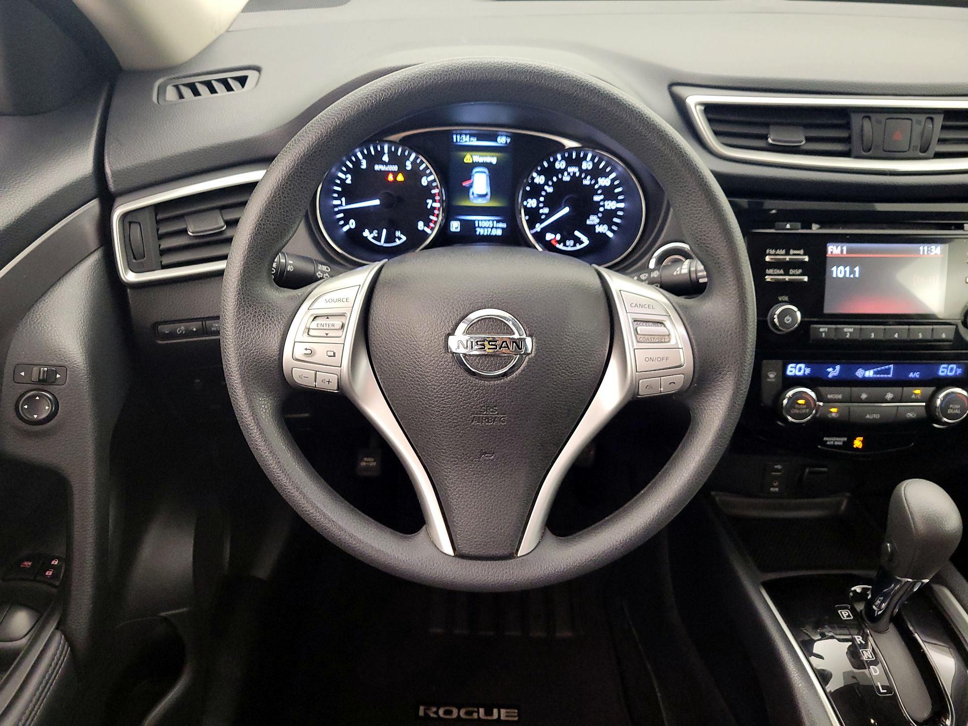 Thumbnail: 2016 Nissan Rogue - 10
